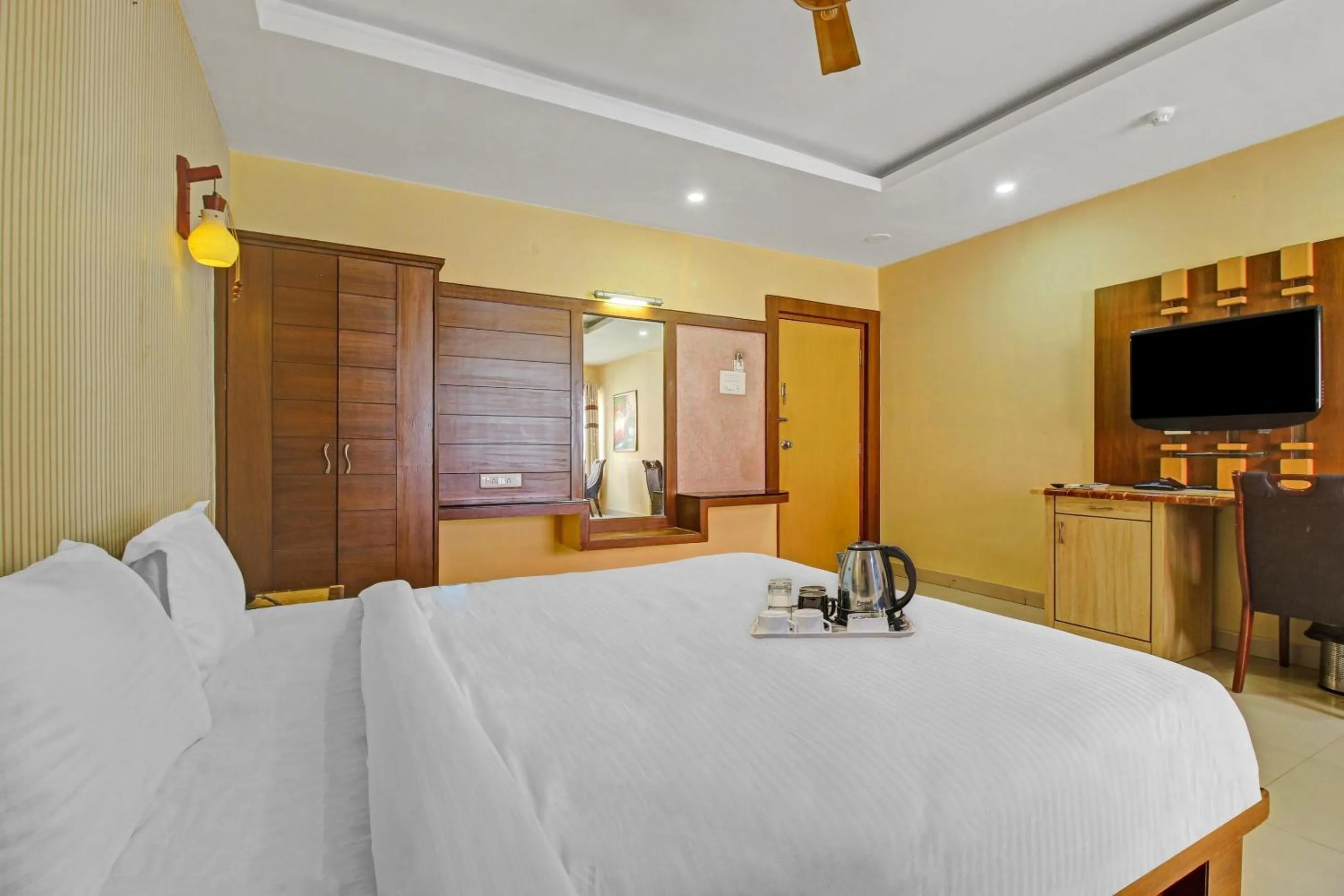 Bedroom in Collection O Regal Near ISKON TEMPLE , ABIDS