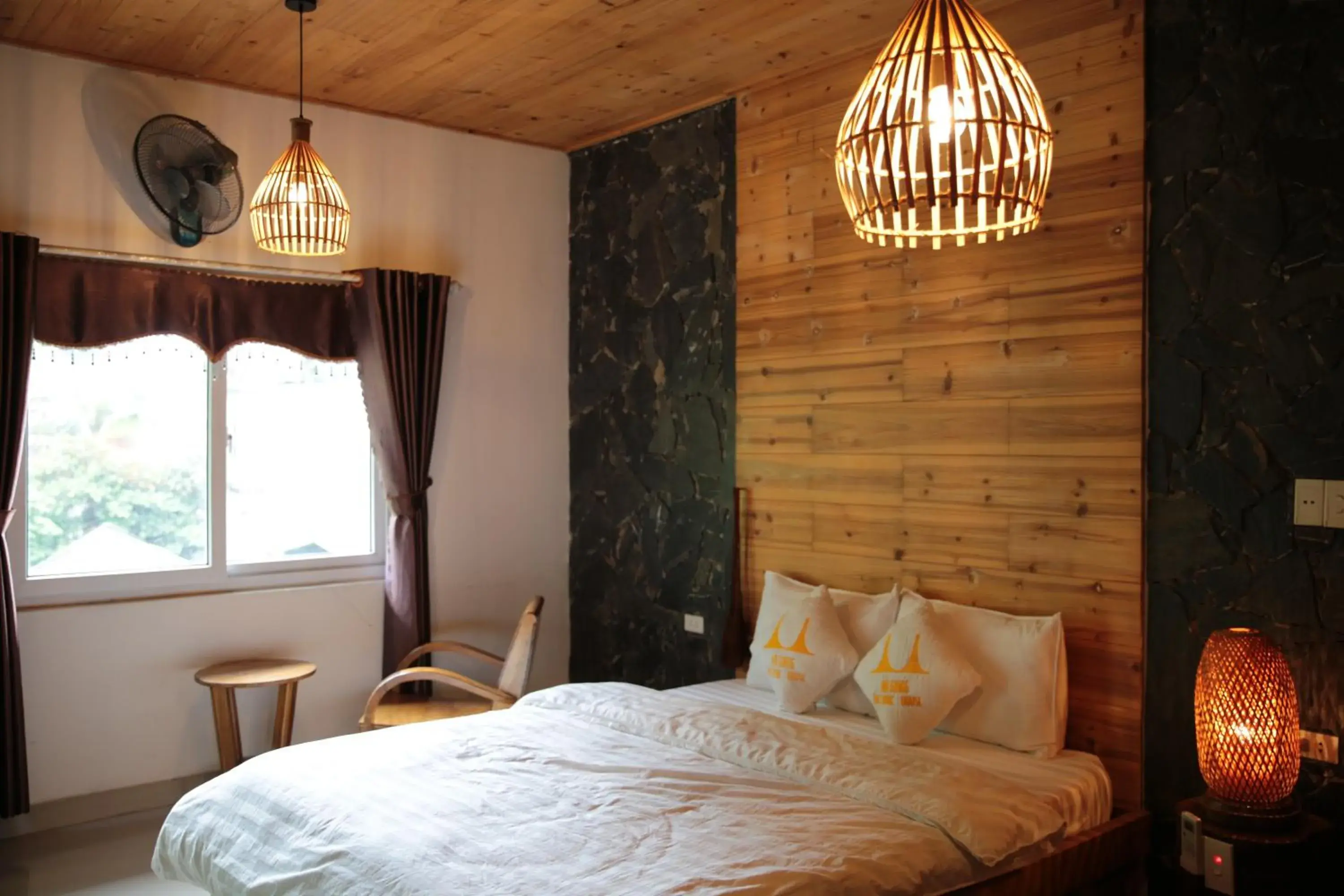 Deluxe Double Room with Balcony in Ha Giang Historic Hotel & Tours Deluxe Double Room with Balcony in Ha Giang Historic Hotel & Tours