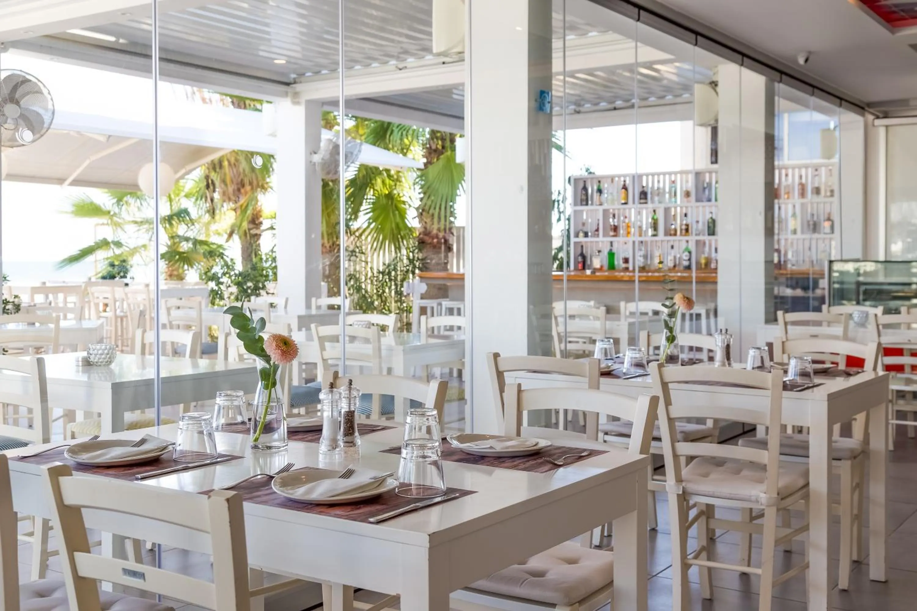 Restaurant/places to eat in Island Boutique Hotel