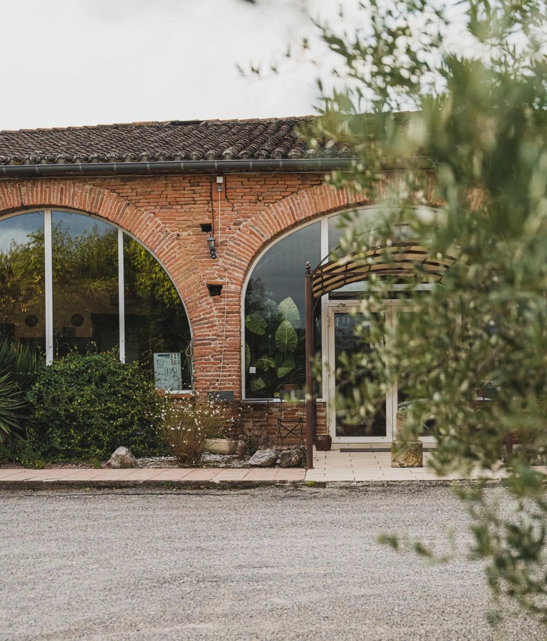 Property building in L'ALCOVE HOTEL RESTAURANT