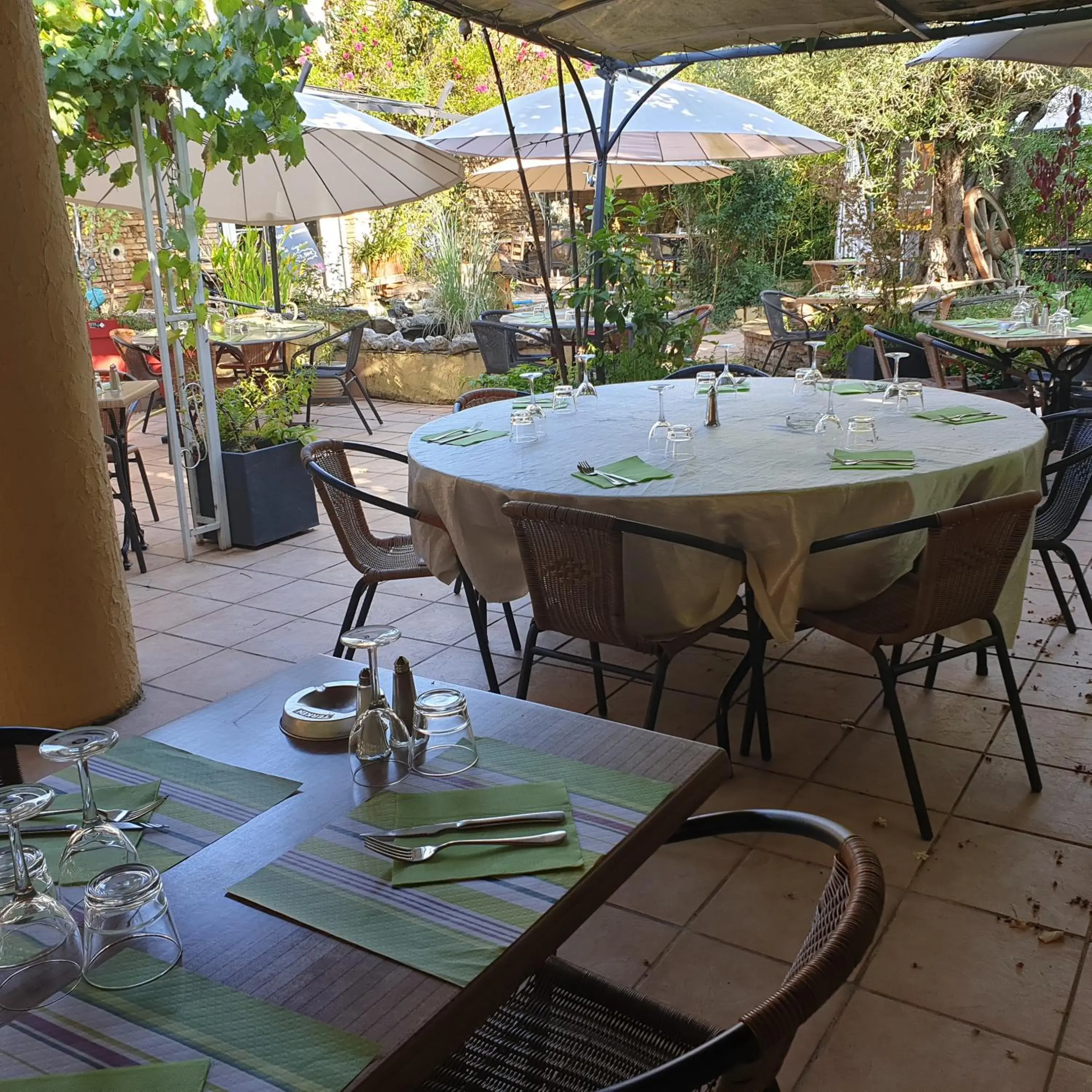 L'ALCOVE HOTEL RESTAURANT L'ALCOVE HOTEL RESTAURANT