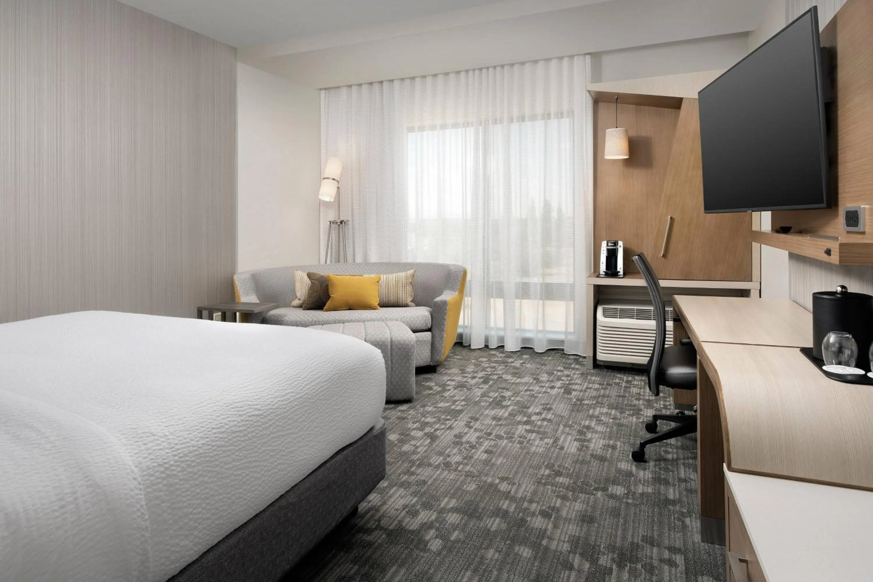 Photo of the whole room, Bed in Courtyard by Marriott Las Cruces at NMSU