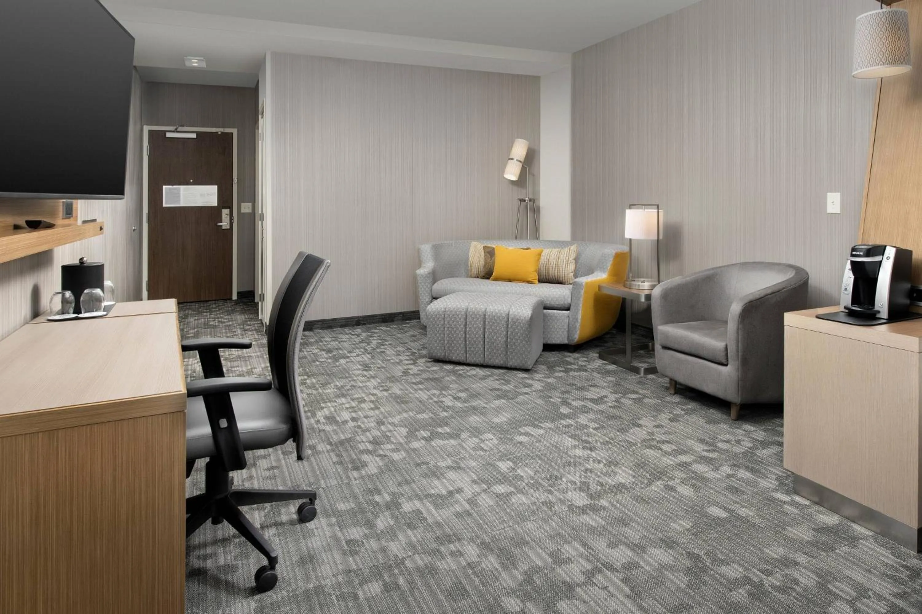 Living room in Courtyard by Marriott Las Cruces at NMSU