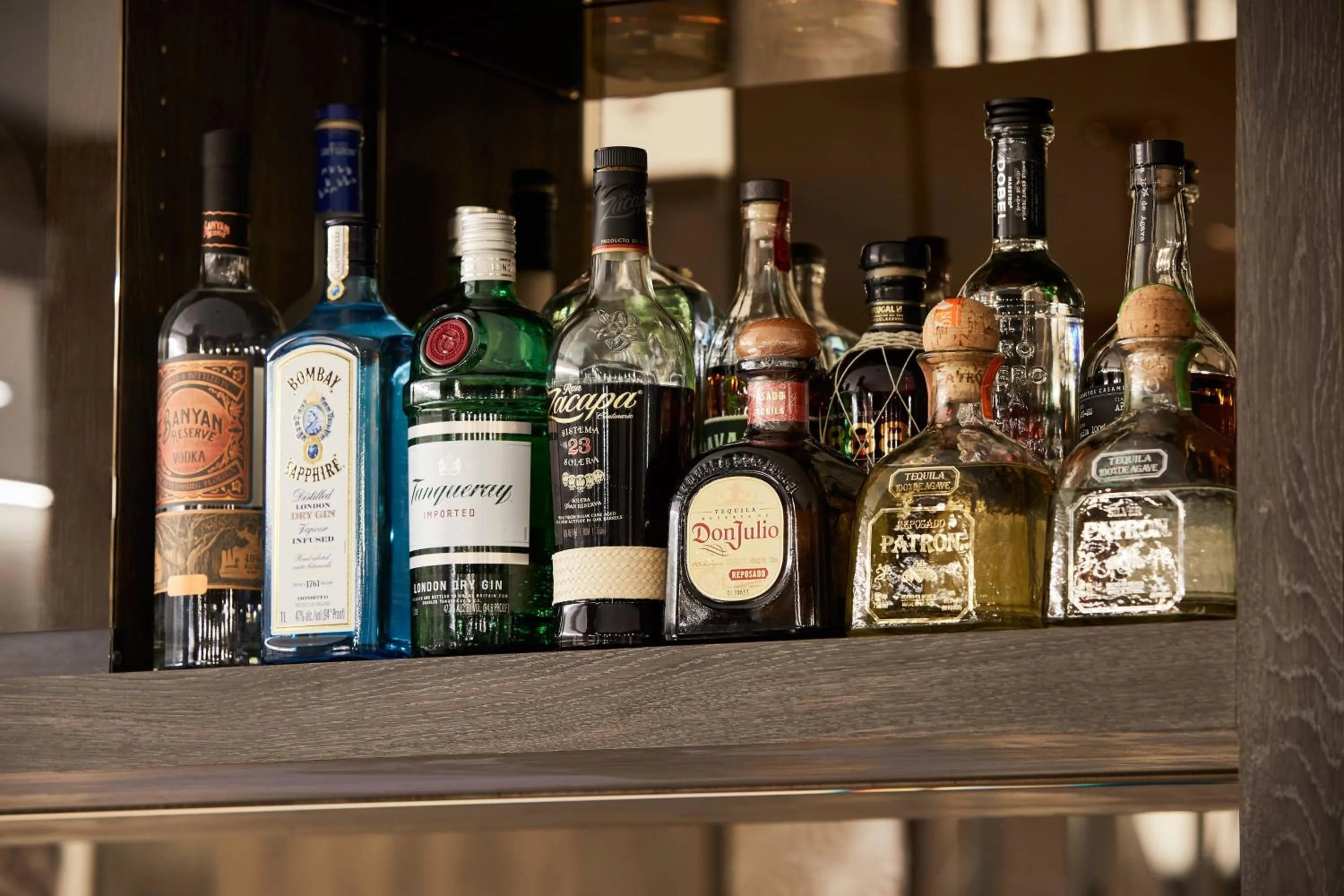 Lounge or bar in AC Hotel by Marriott Miami Airport West/Doral