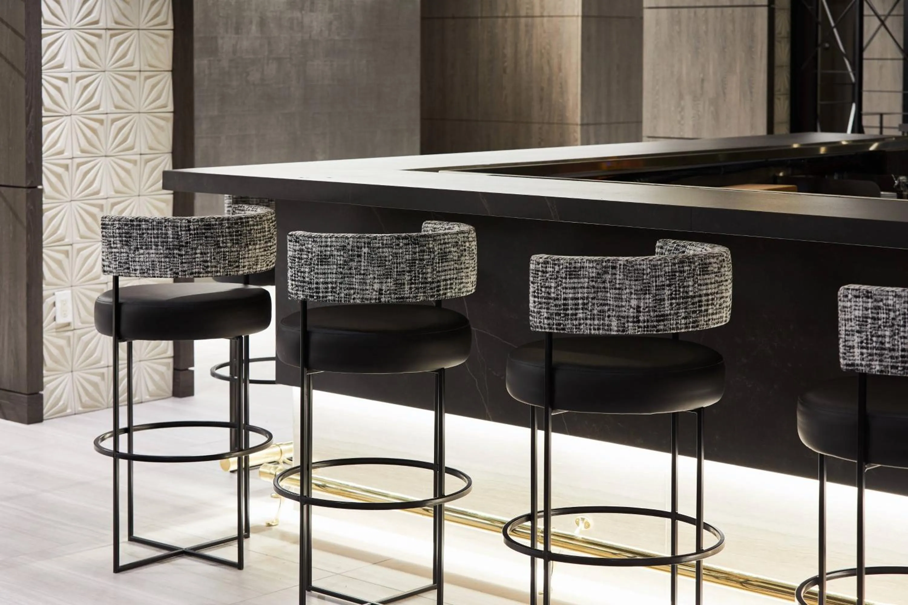 Lounge or bar in AC Hotel by Marriott Miami Airport West/Doral