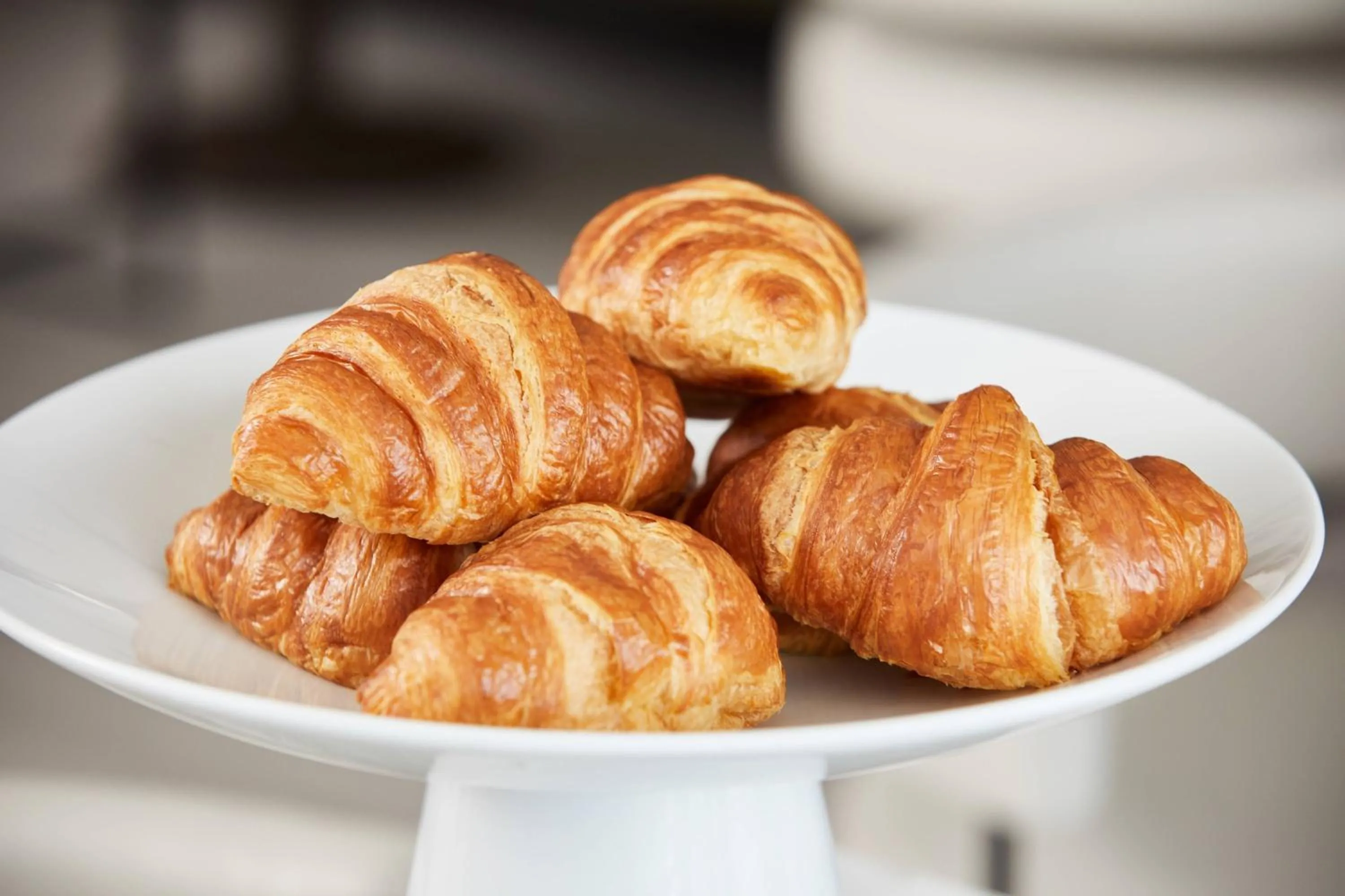 Kitchen or kitchenette in AC Hotel by Marriott Miami Airport West/Doral