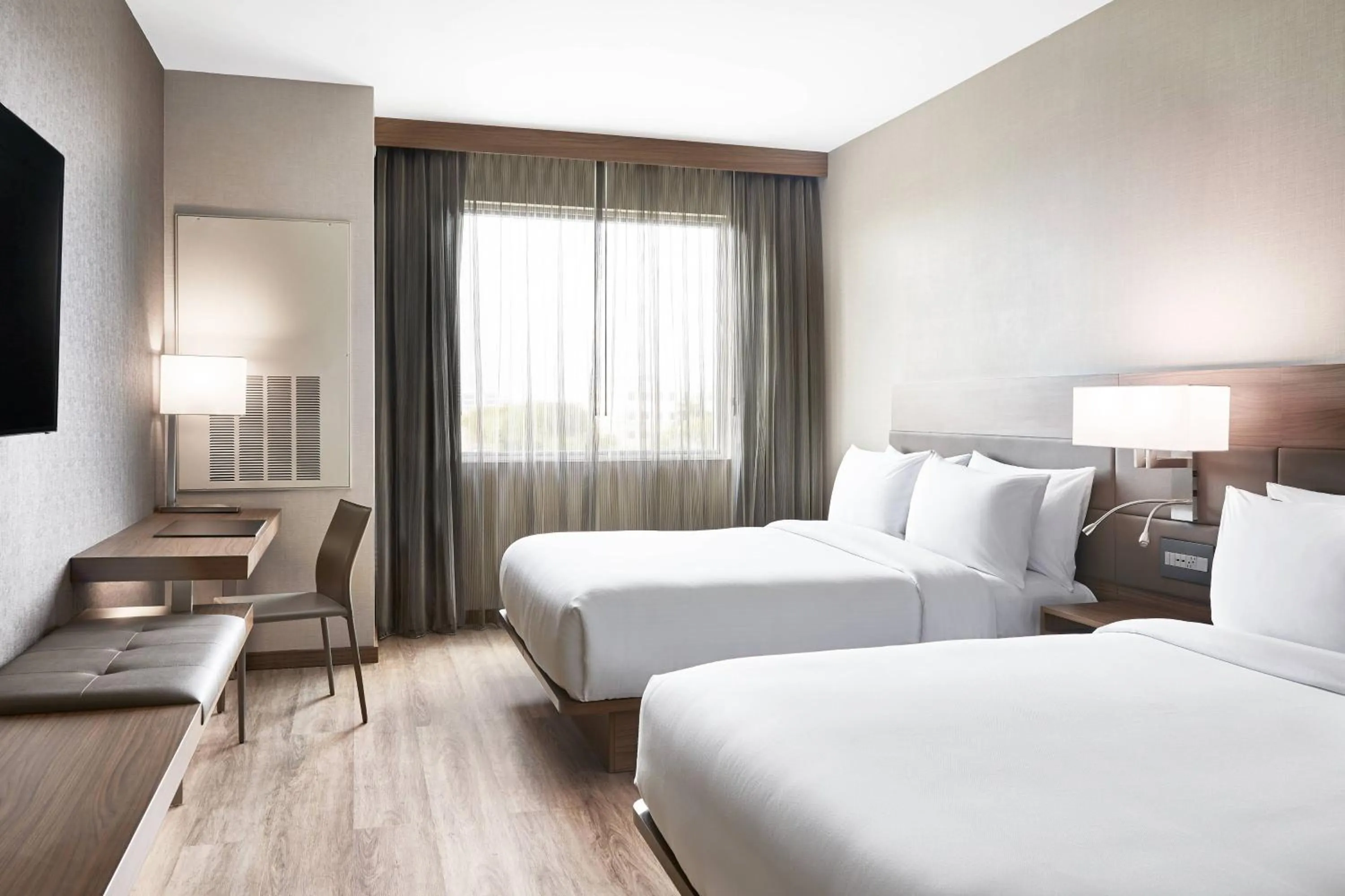 Photo of the whole room, Bed in AC Hotel by Marriott Miami Airport West/Doral