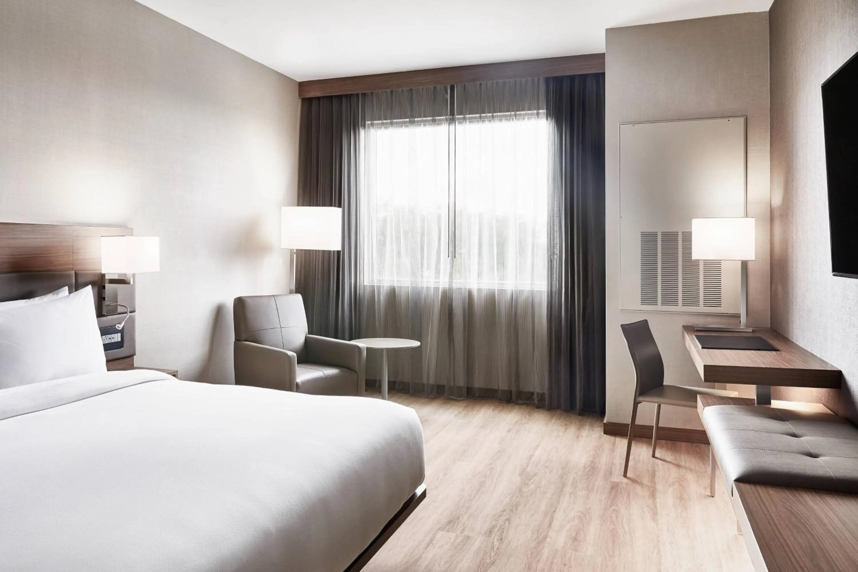 Photo of the whole room, Bed in AC Hotel by Marriott Miami Airport West/Doral