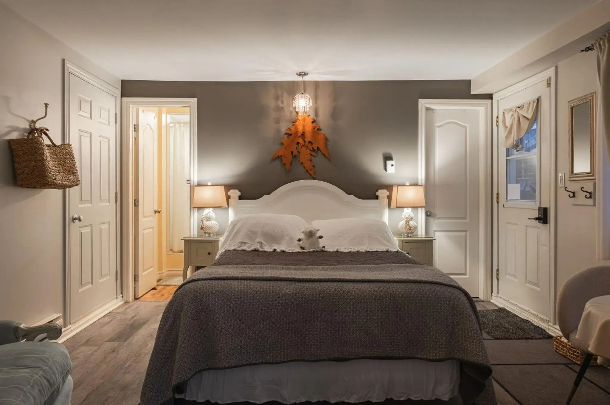 Private Room in Auberge Old Chelsea Private Room in Auberge Old Chelsea