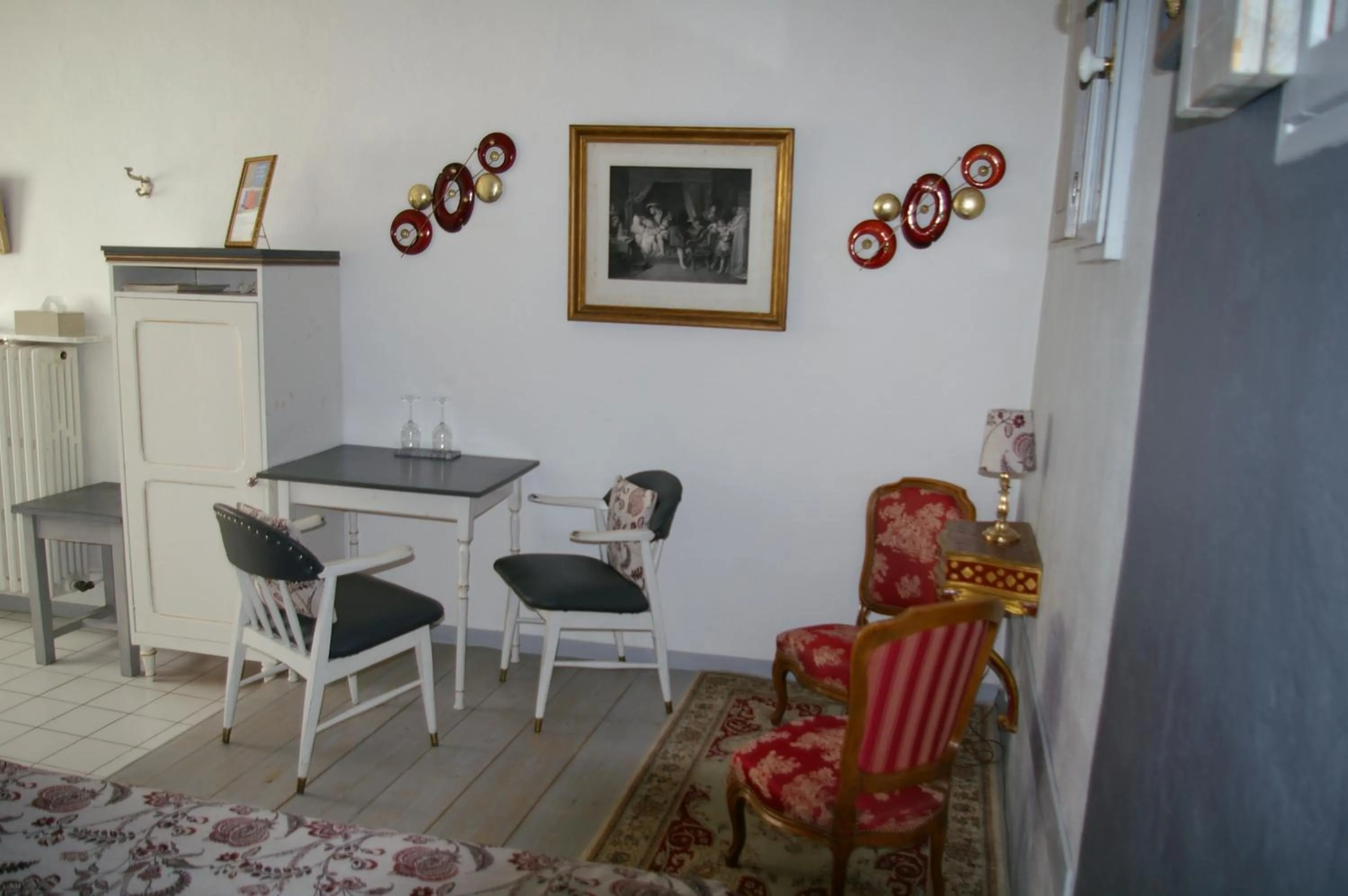 Photo of the whole room in La Source de Bury