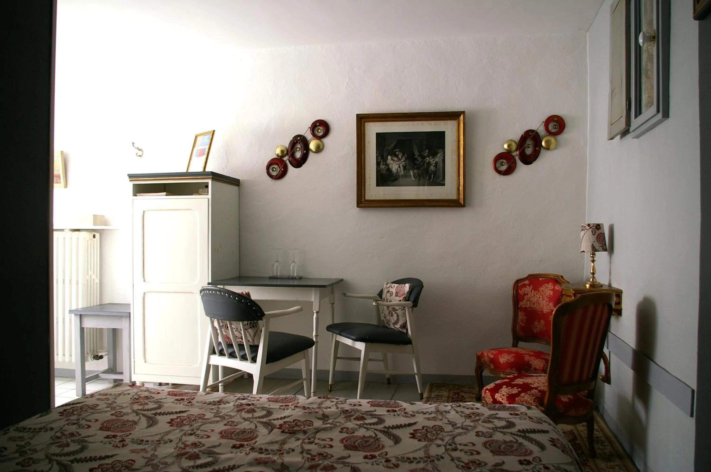 Photo of the whole room in La Source de Bury