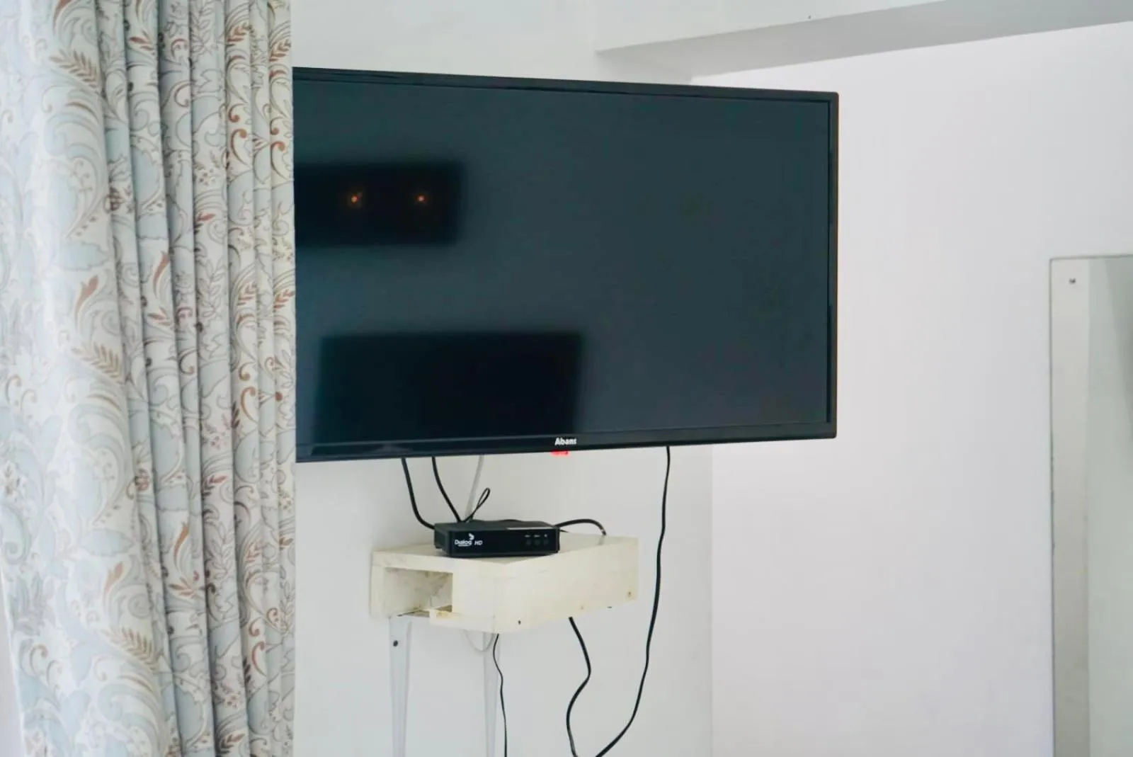 Communal lounge/ TV room in Amaluna Resorts