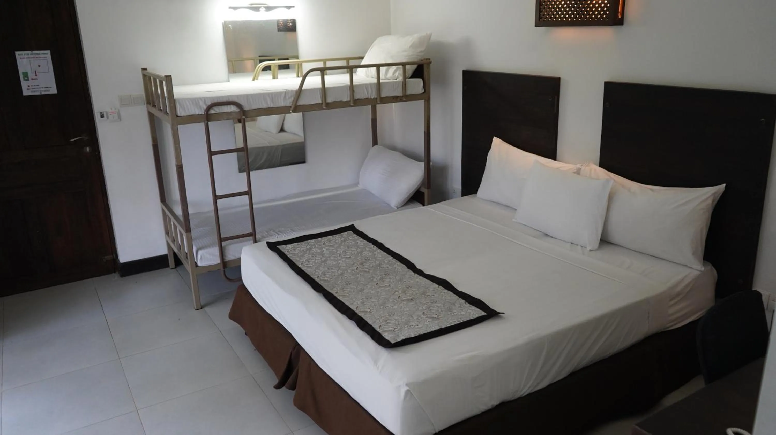 Photo of the whole room, Bed in Amaluna Resorts