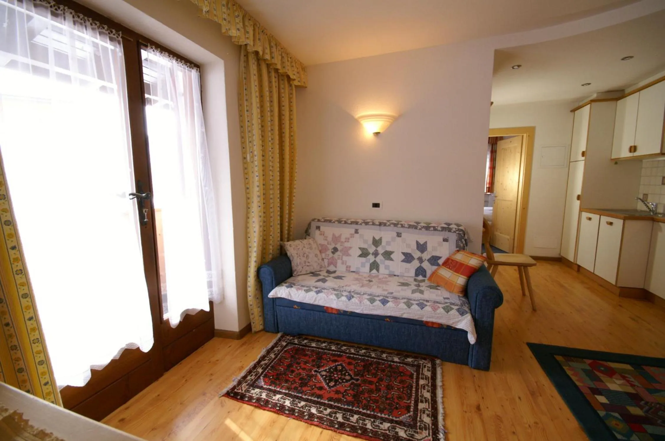 Living room, Bed in Appartamenti Residence Pars