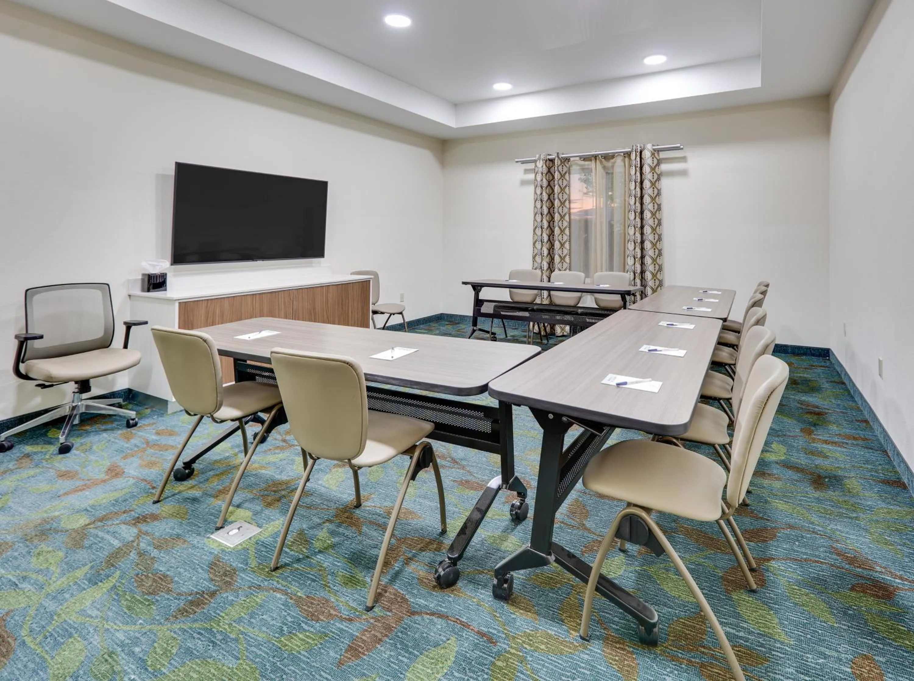 Meeting/conference room in Candlewood Suites Dallas NW - Farmers Branch by IHG