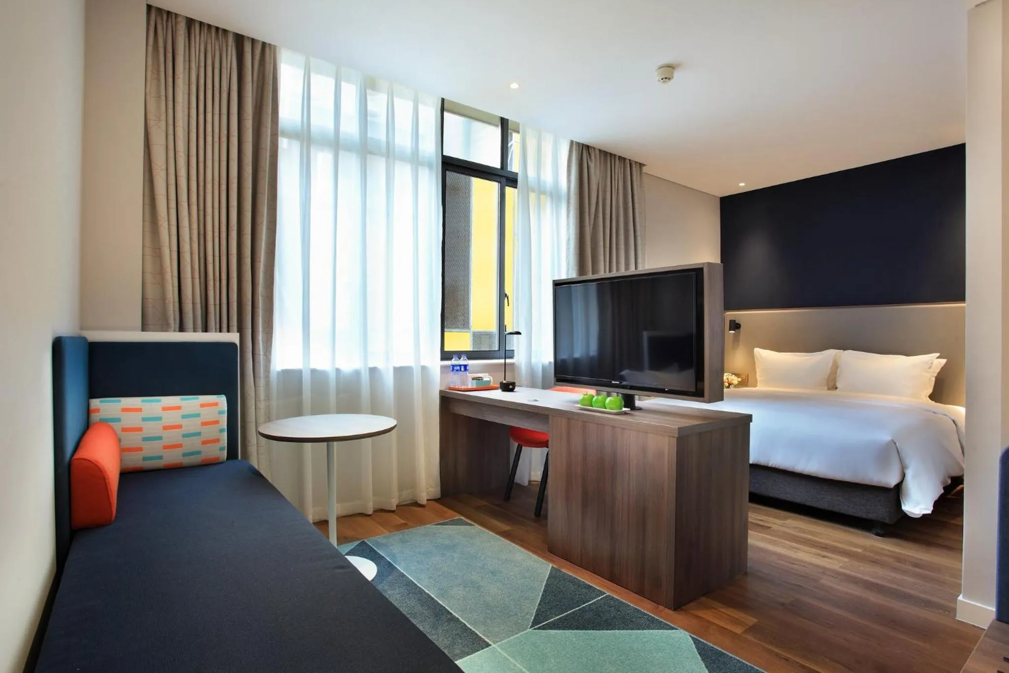 Photo of the whole room, Bed in Holiday Inn Express Guilin City Center by IHG