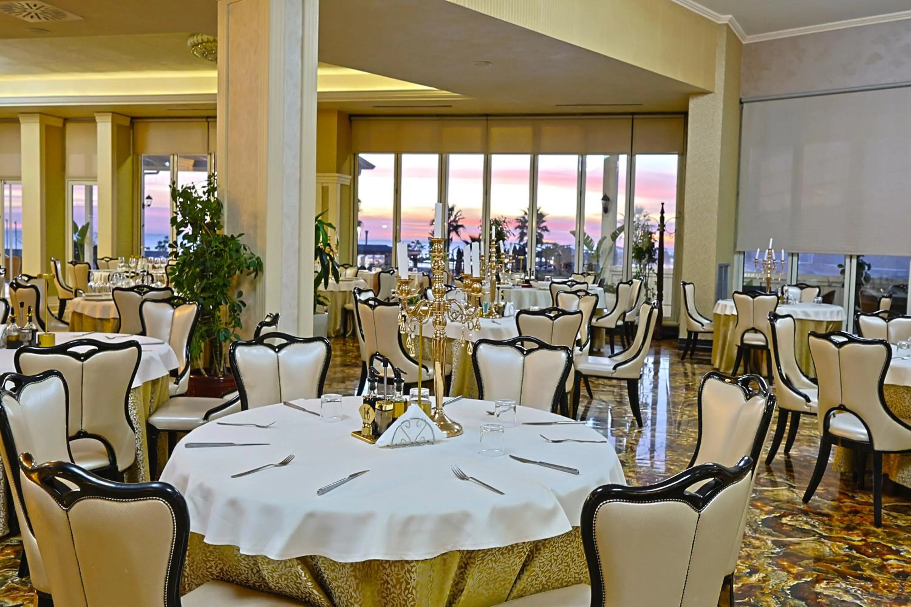 Restaurant/places to eat in Hotel Bleart