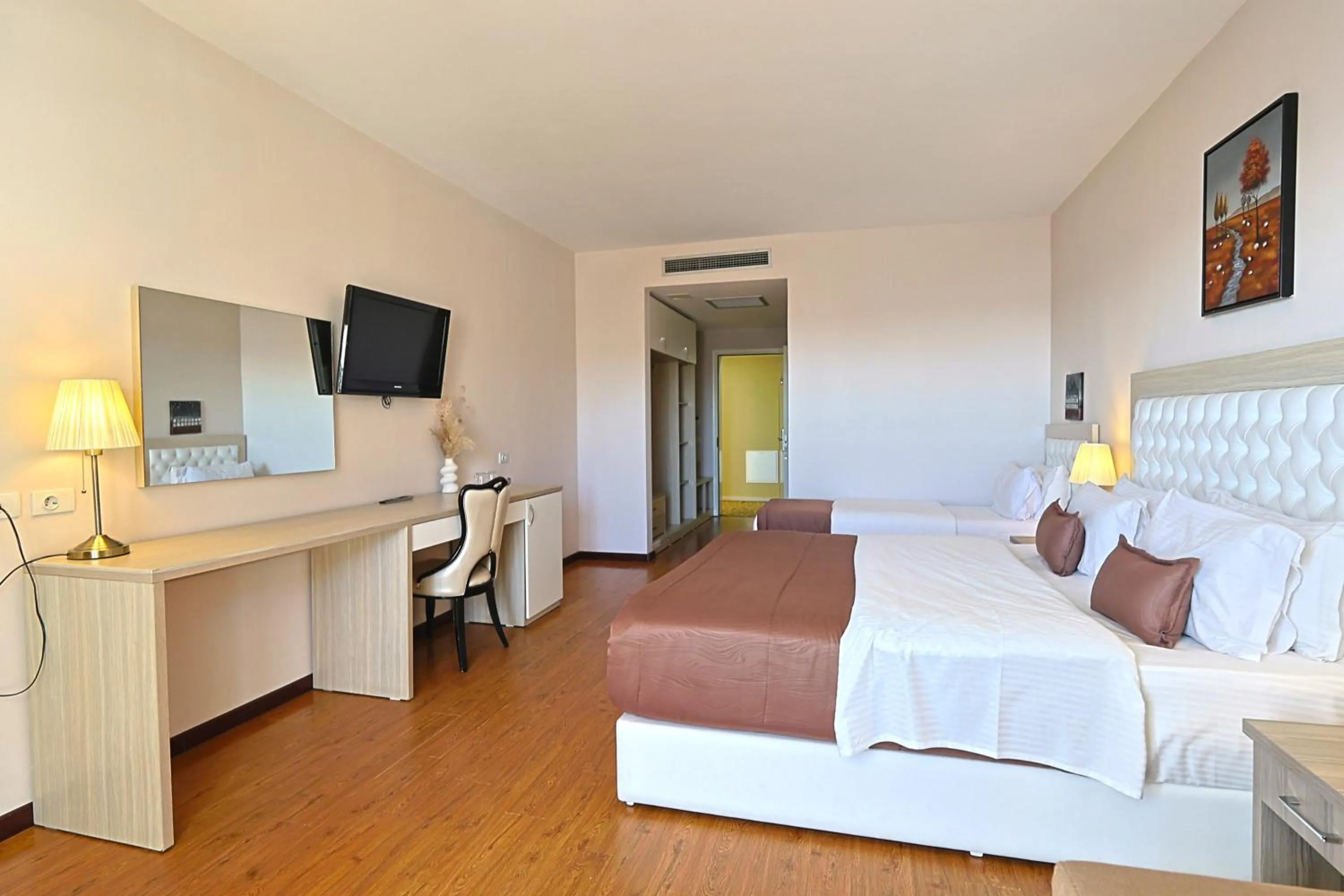 Photo of the whole room, Bed in Hotel Bleart