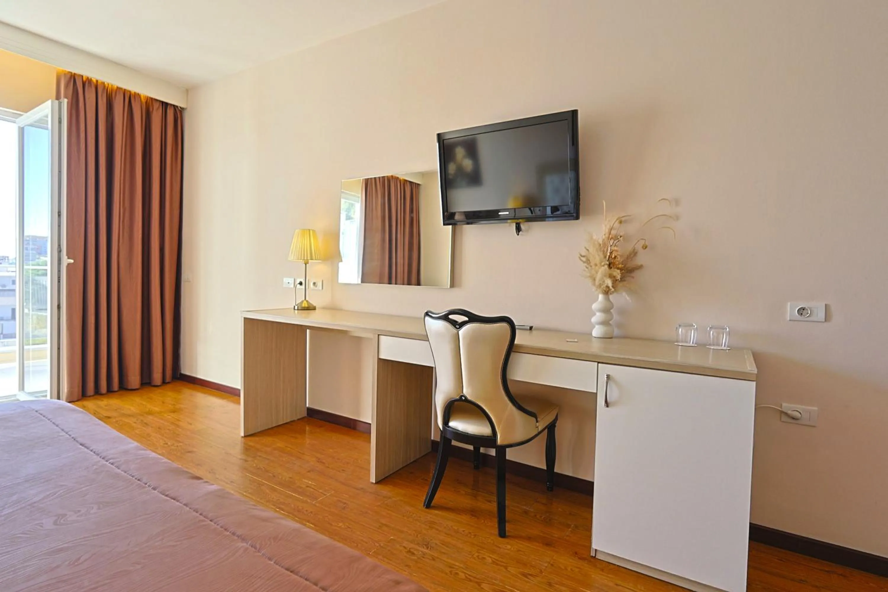 Photo of the whole room, Bed in Hotel Bleart