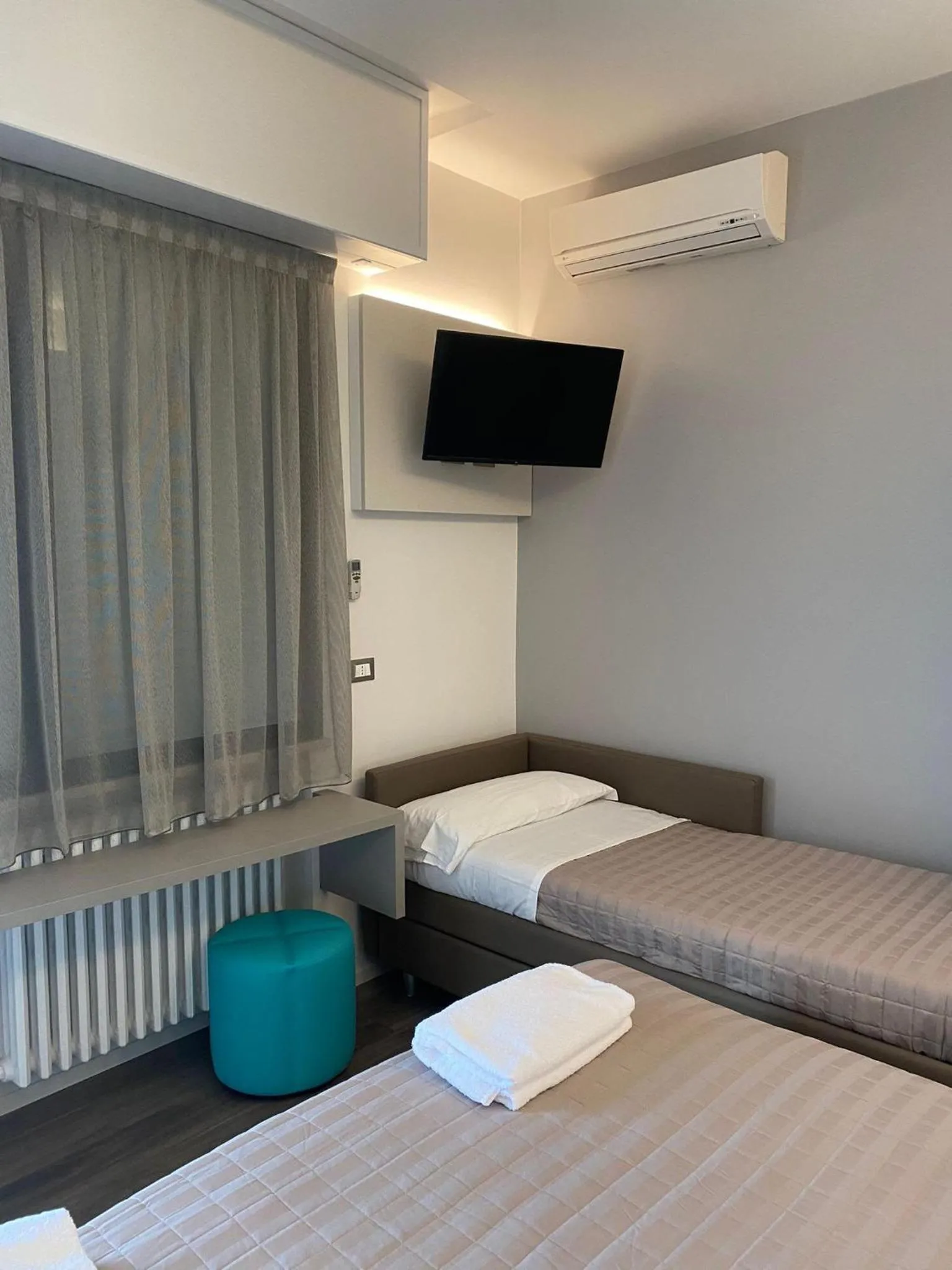 Bed in Hotel Montmartre