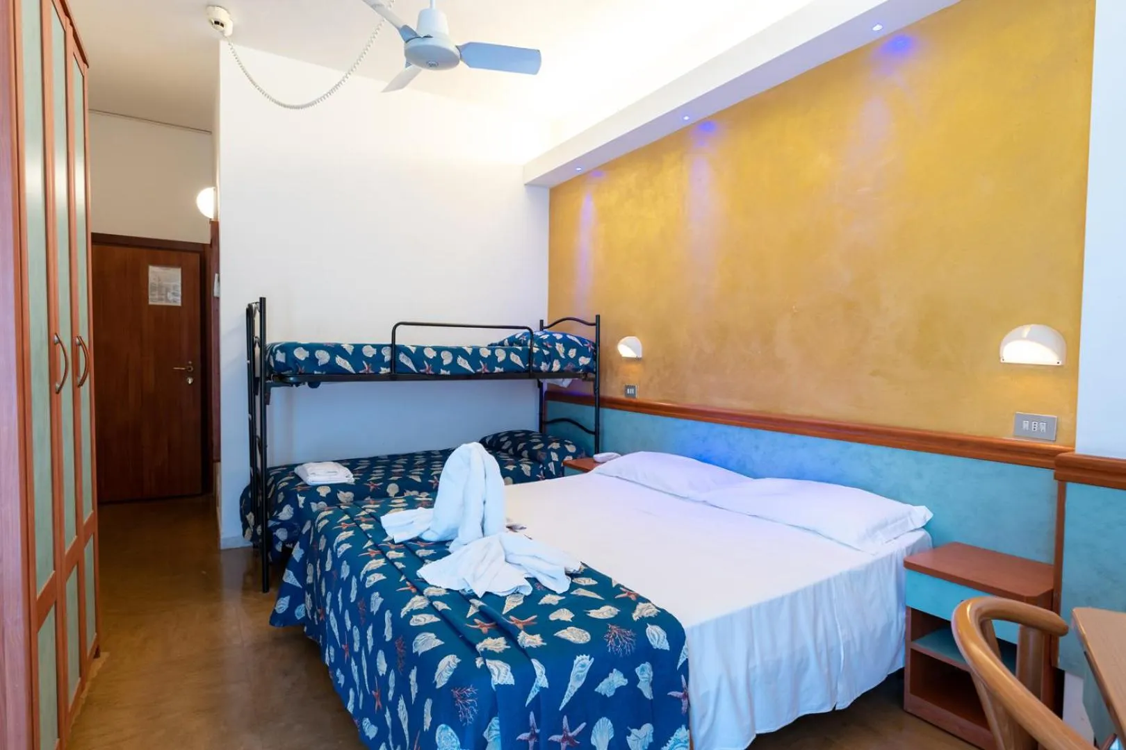 Bed in Hotel Montmartre