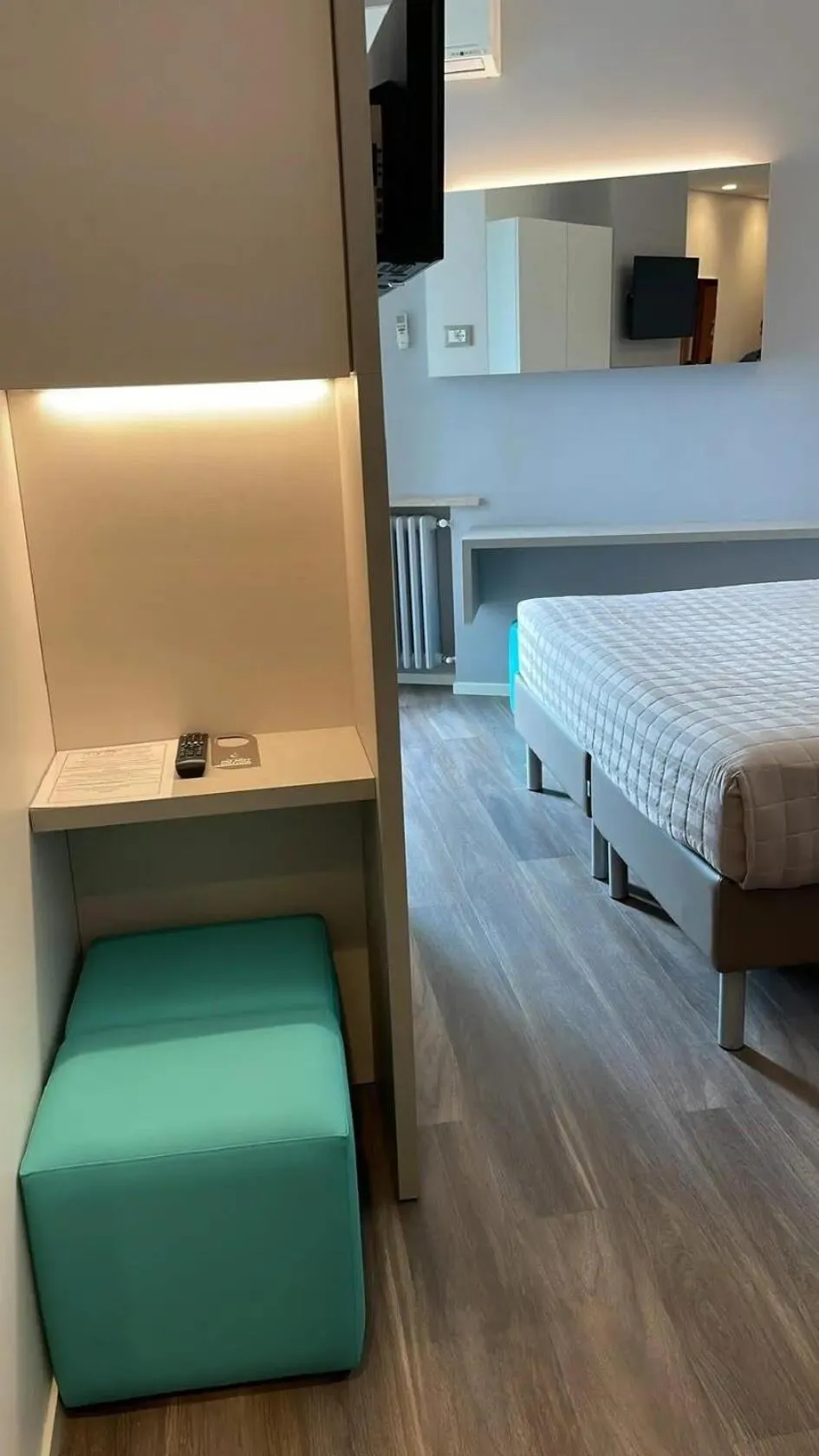 Bed in Hotel Montmartre