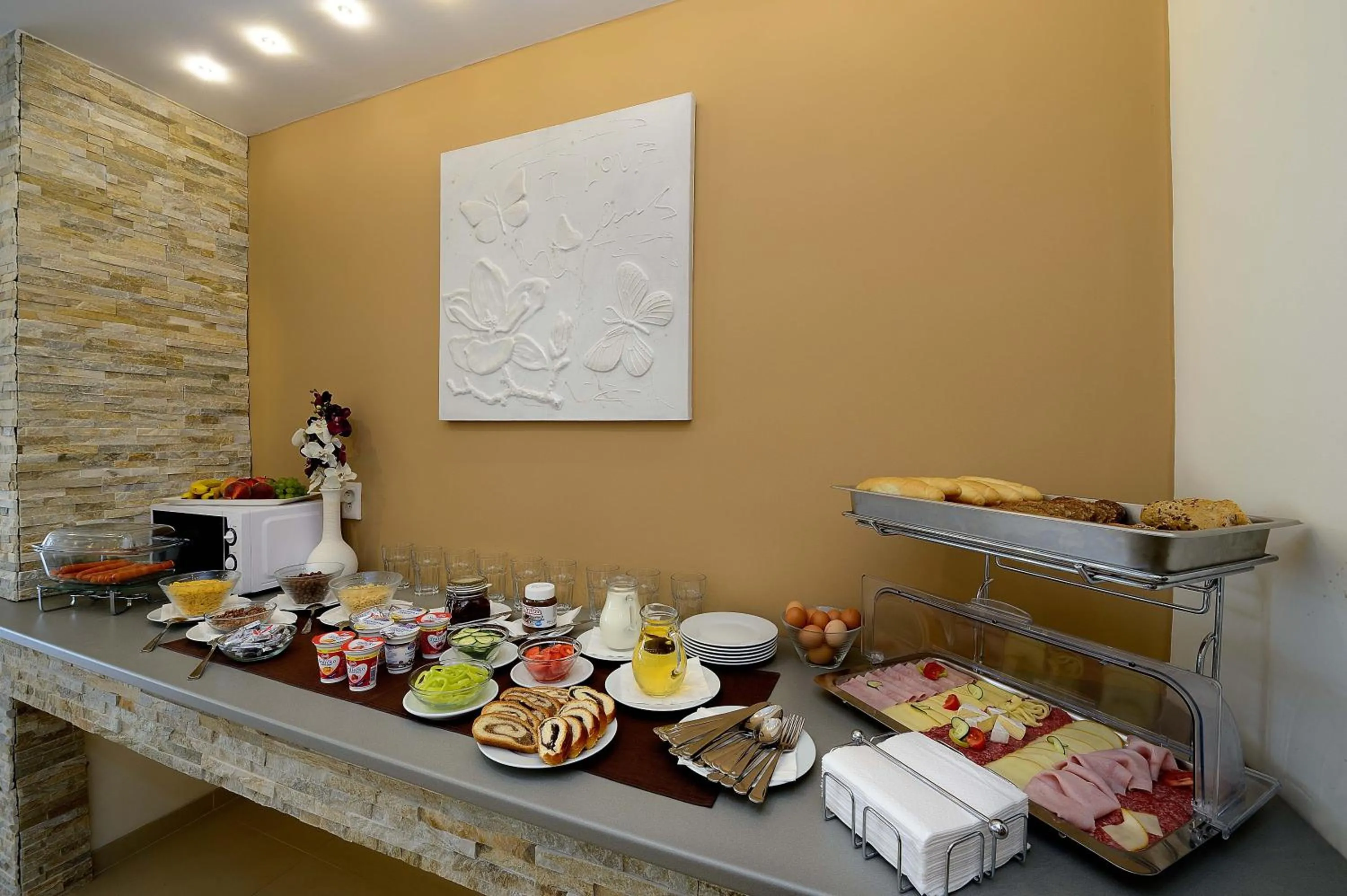 Food and drinks in Villa Gloria Rooms & Apartments