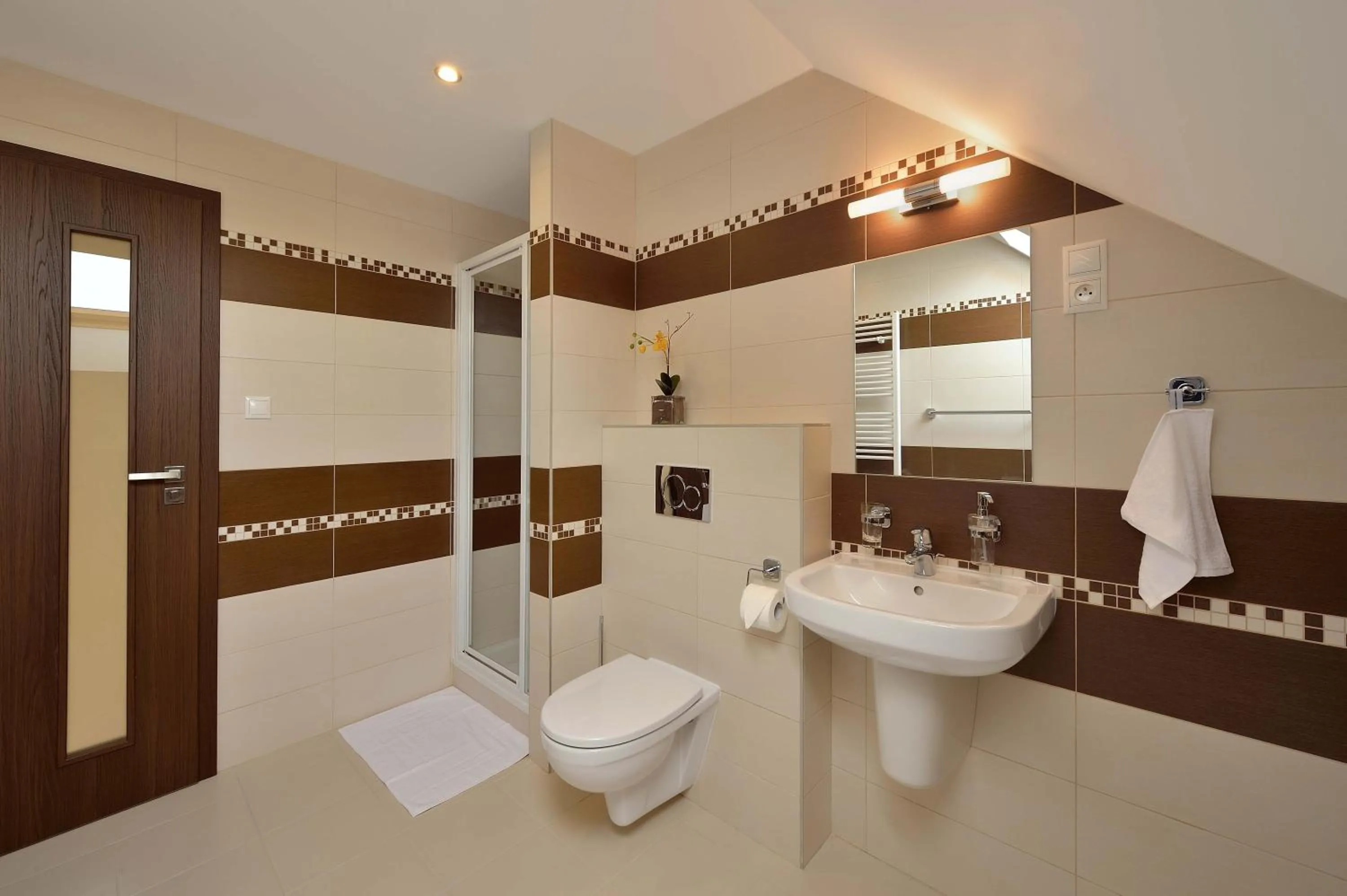 Toilet in Villa Gloria Rooms & Apartments