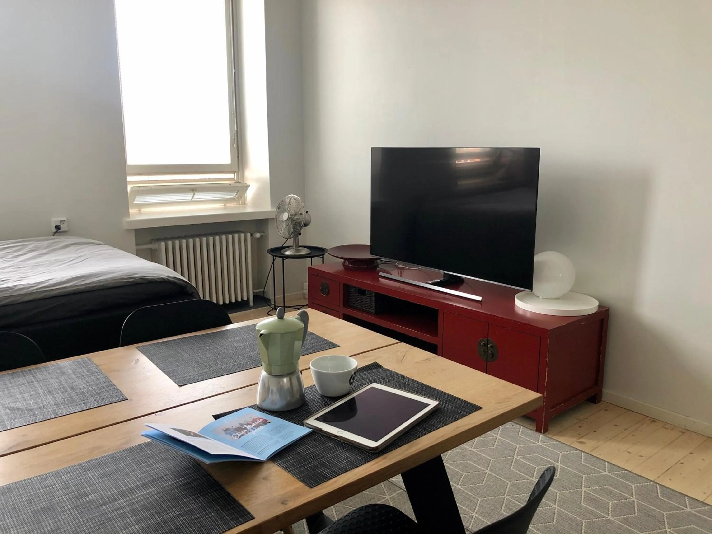 Communal lounge/ TV room, Bed in Scandinavian Sweet home 1BR Heart of City 18