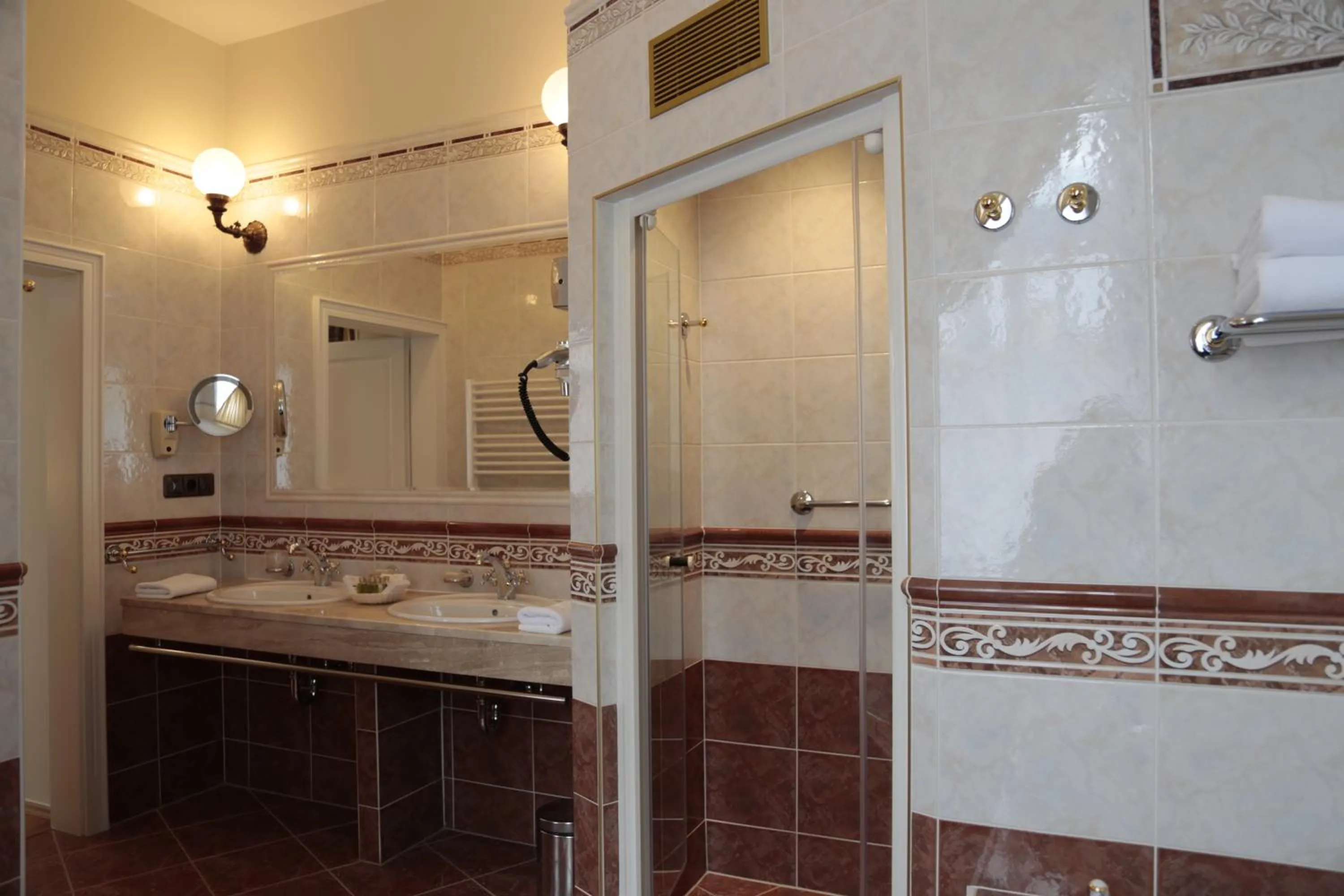 Bathroom in Hotel Vila Livia