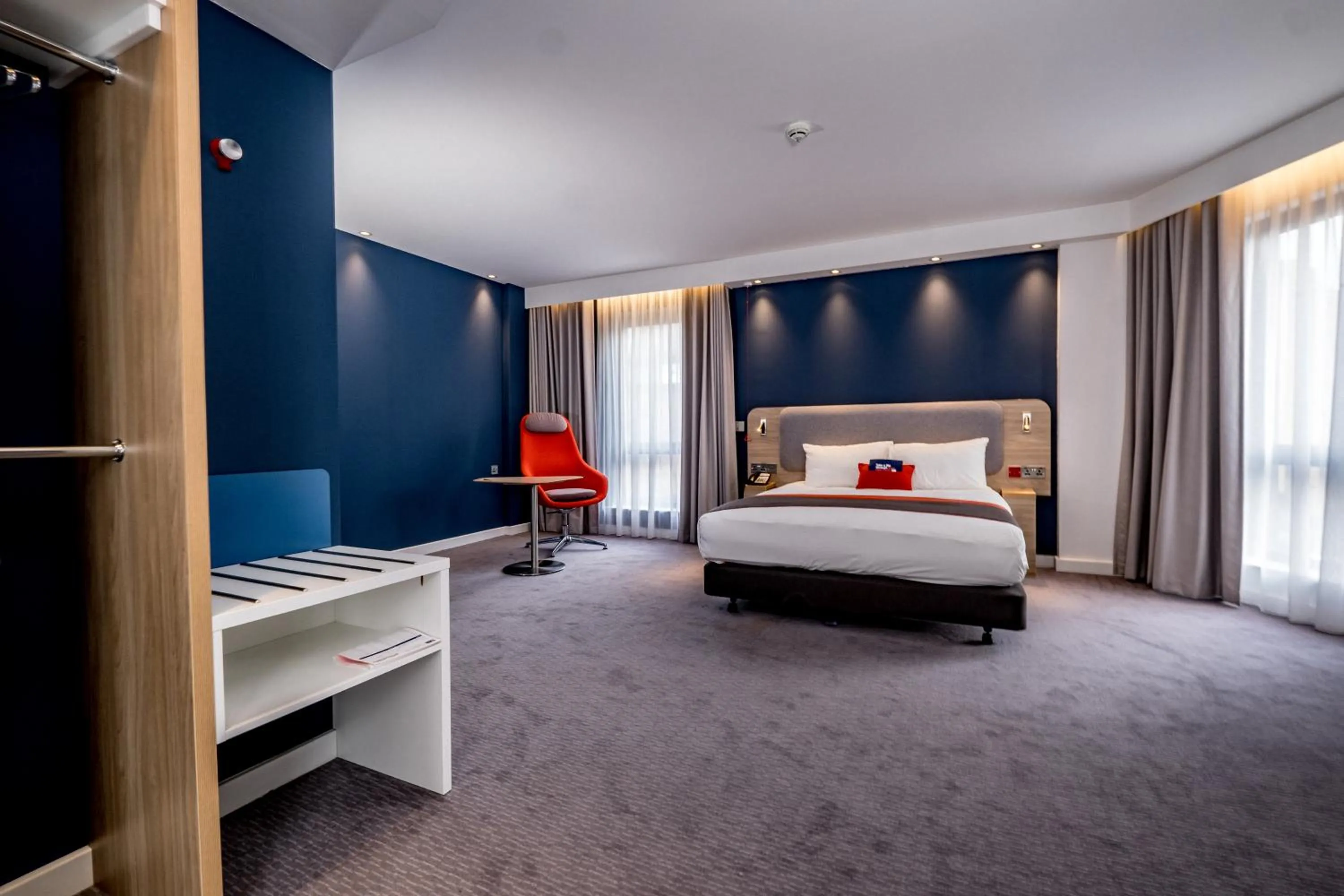 Bedroom, Bed in Holiday Inn Express - Derry - Londonderry by IHG