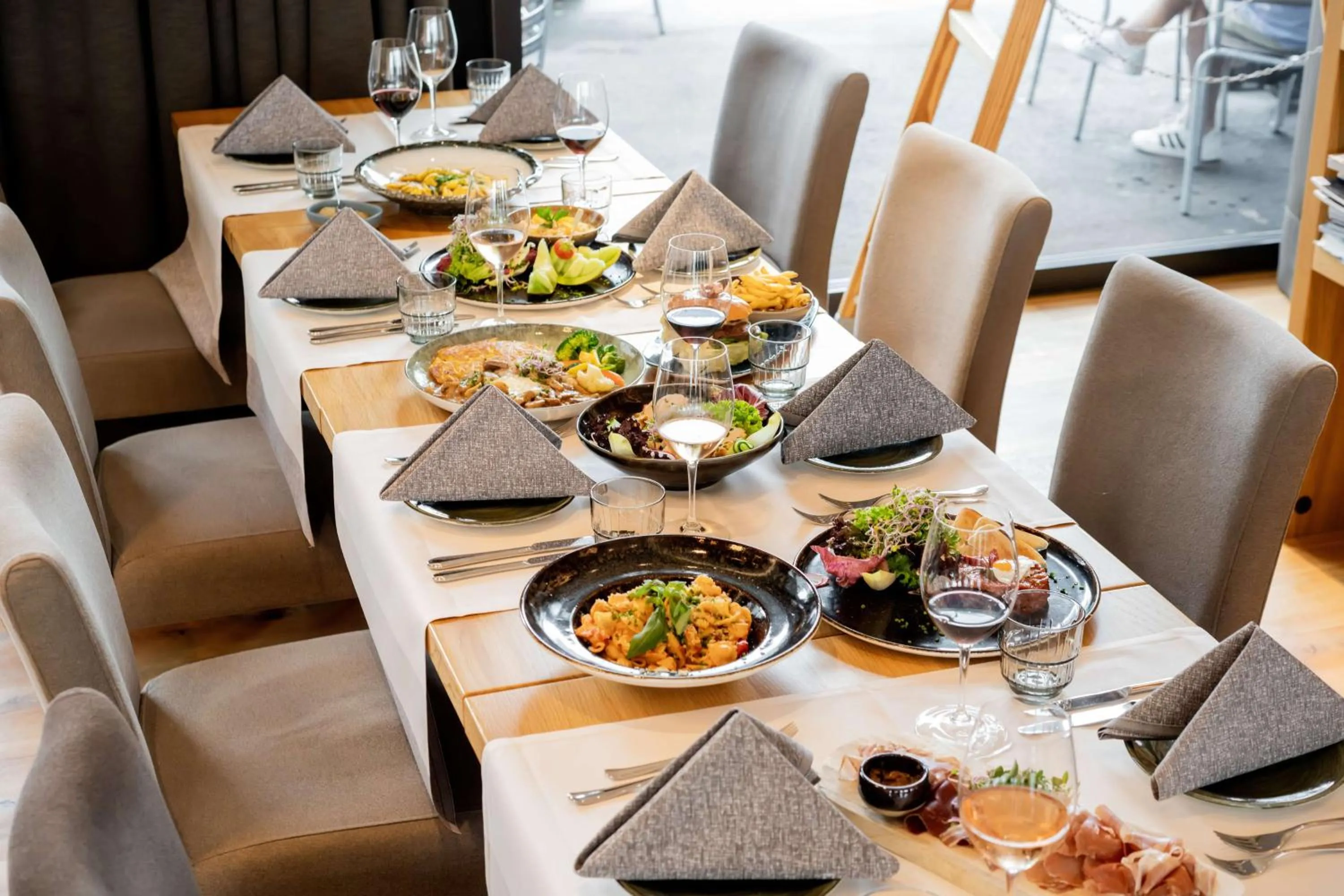 Food and drinks in Hotel Allegra Lodge