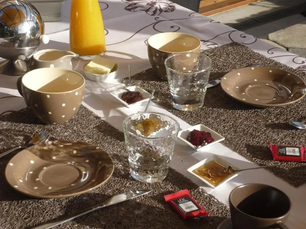 Dining area in Chambre et Table d'hôtes Magaadjukalo