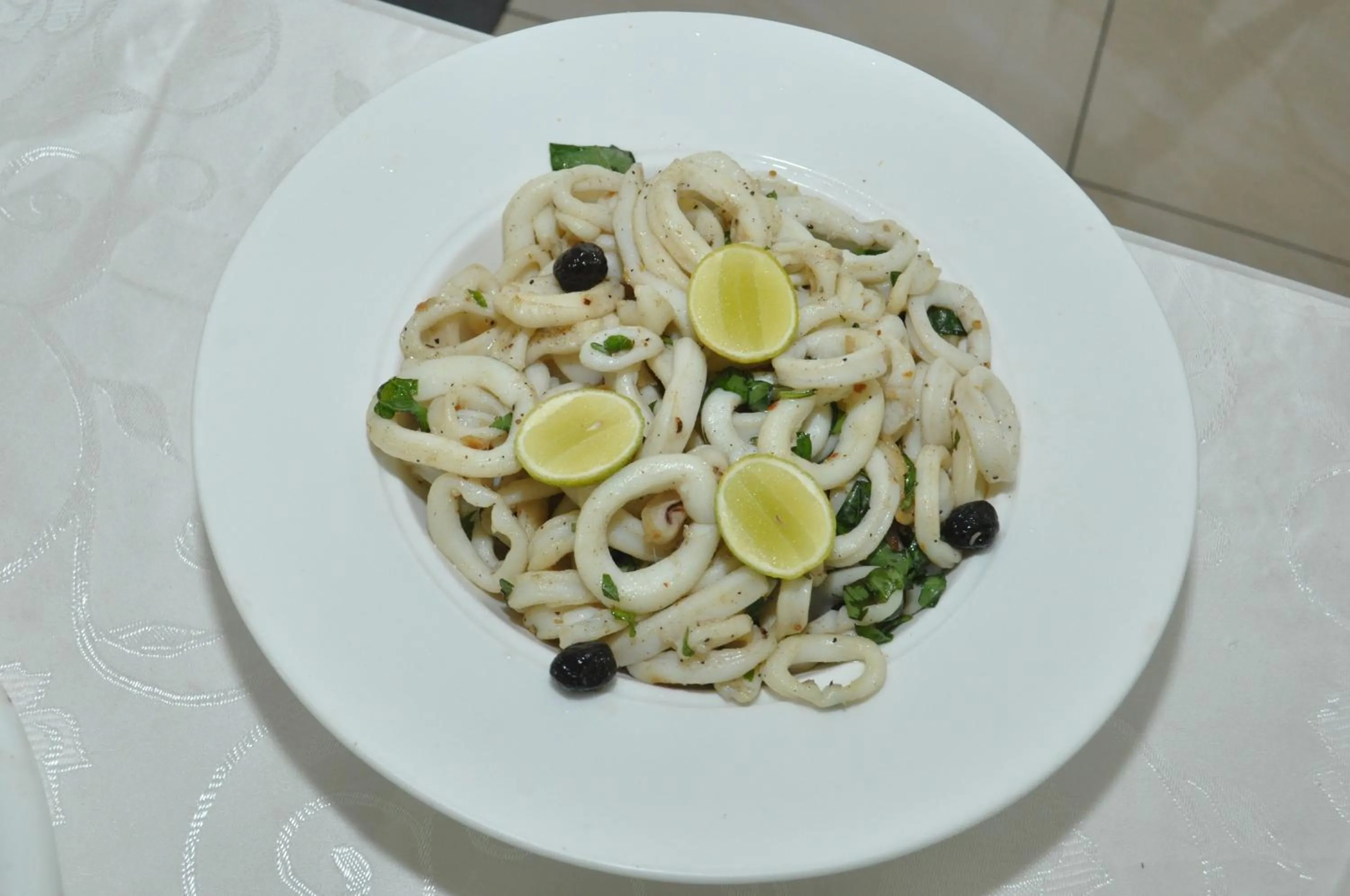 Restaurant/places to eat in Hôtel Sky blue Mada