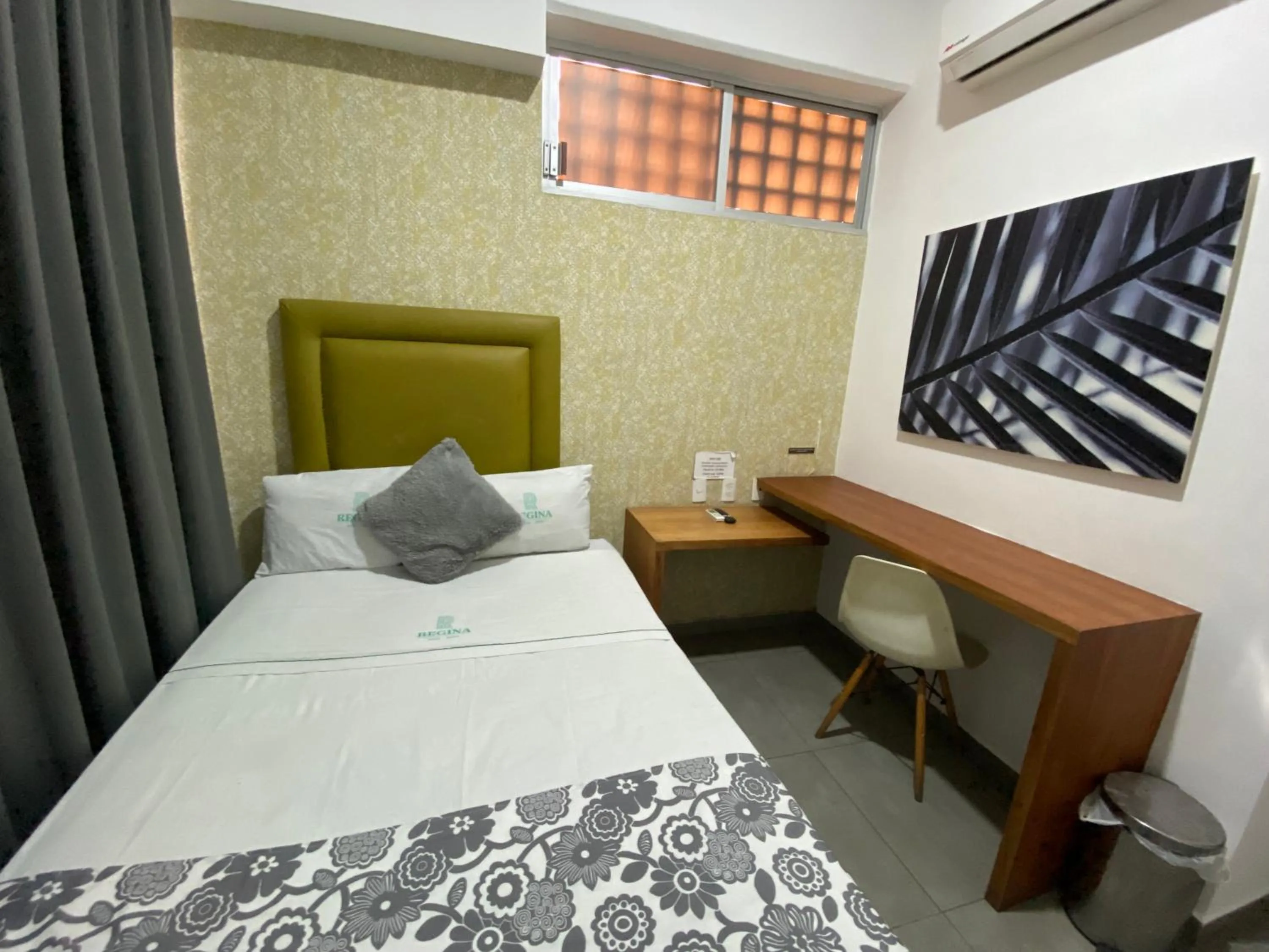 Bed in Hotel Suites Regina