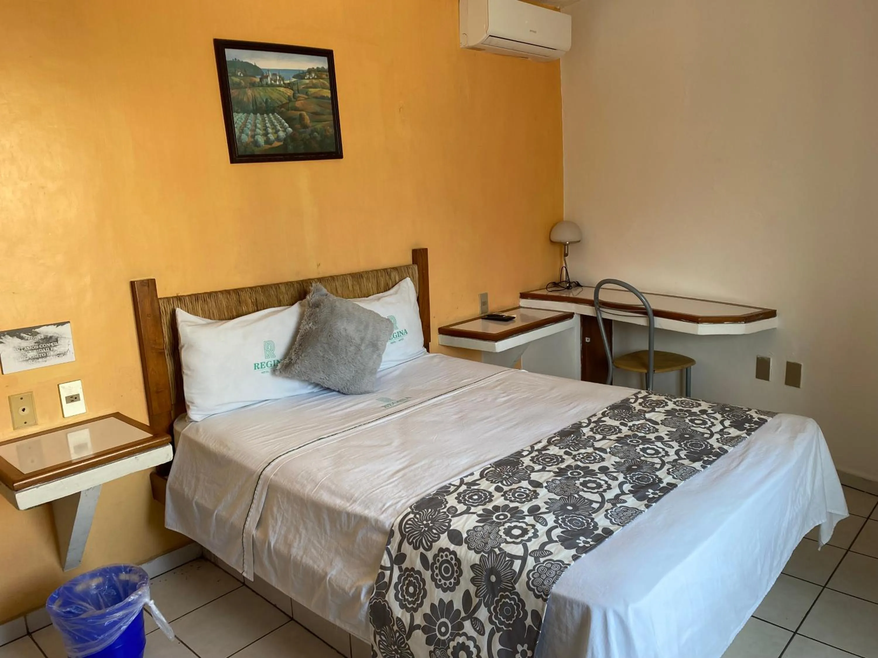 Bed in Hotel Suites Regina