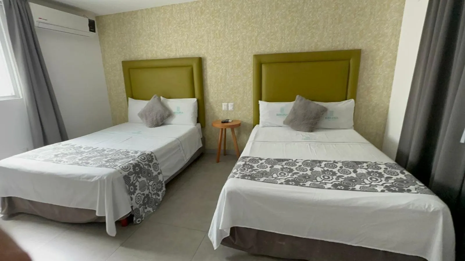 Bed in Hotel Suites Regina