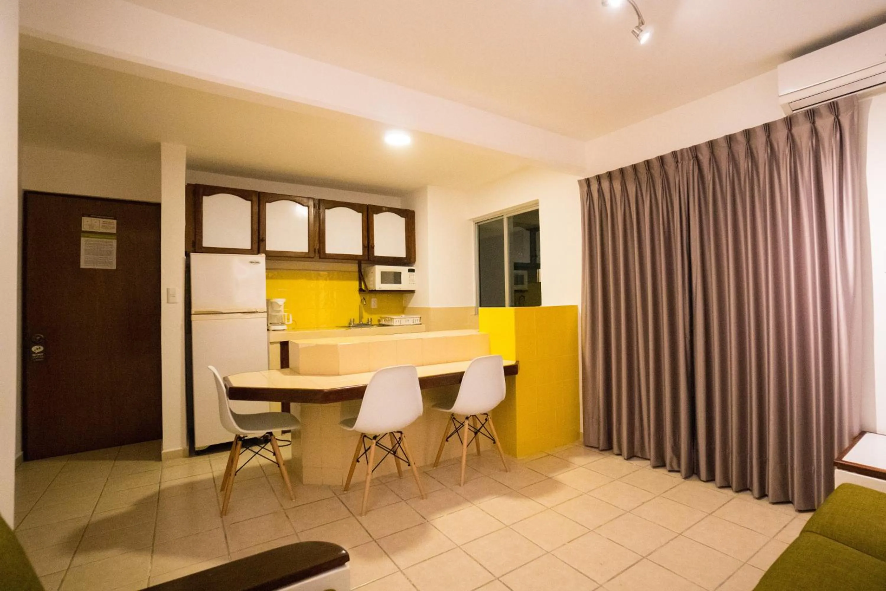 Kitchen or kitchenette in Hotel Suites Regina