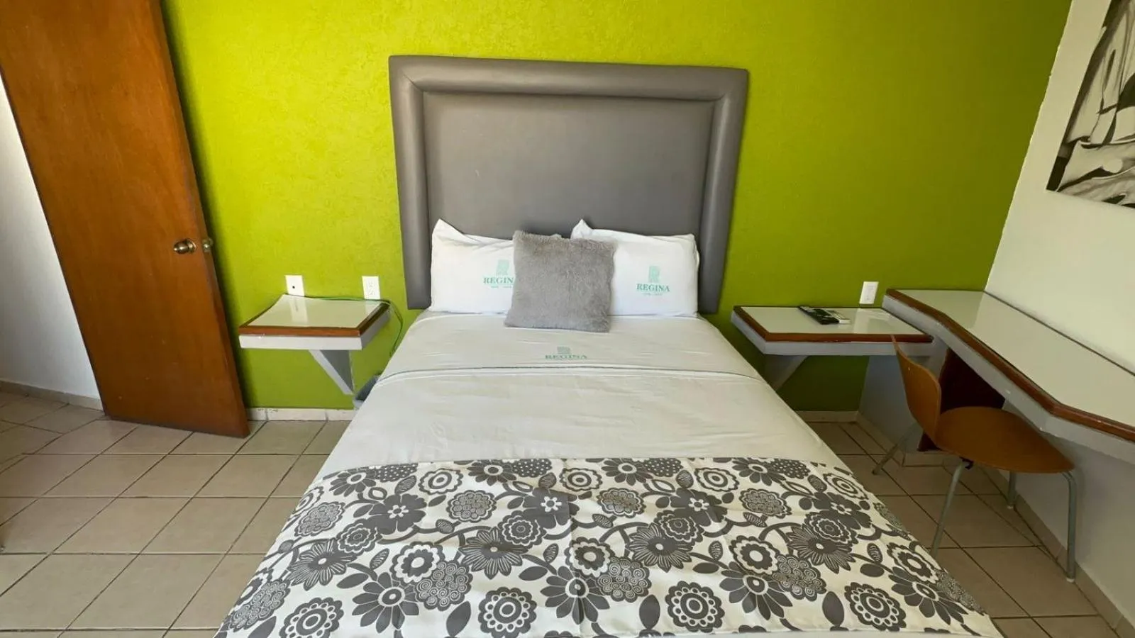 Bed in Hotel Suites Regina