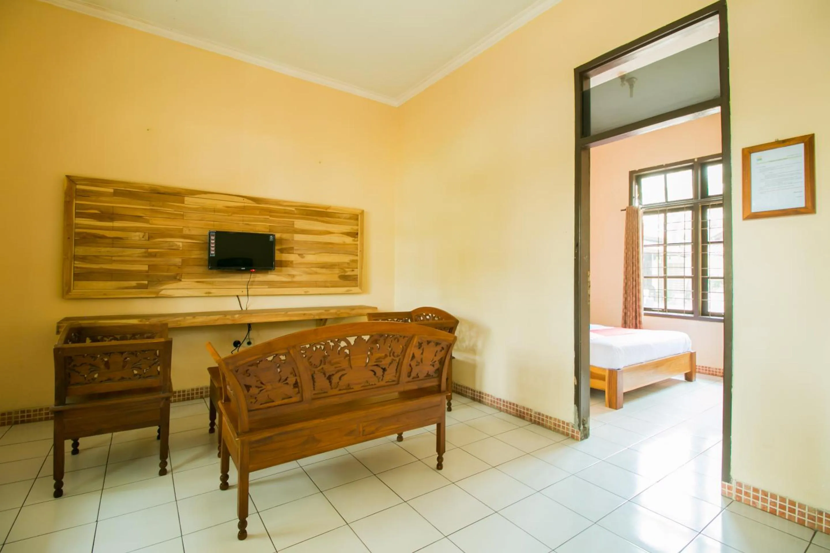 Living room in RedDoorz @ Pantai Pelabuhan Ratu 2