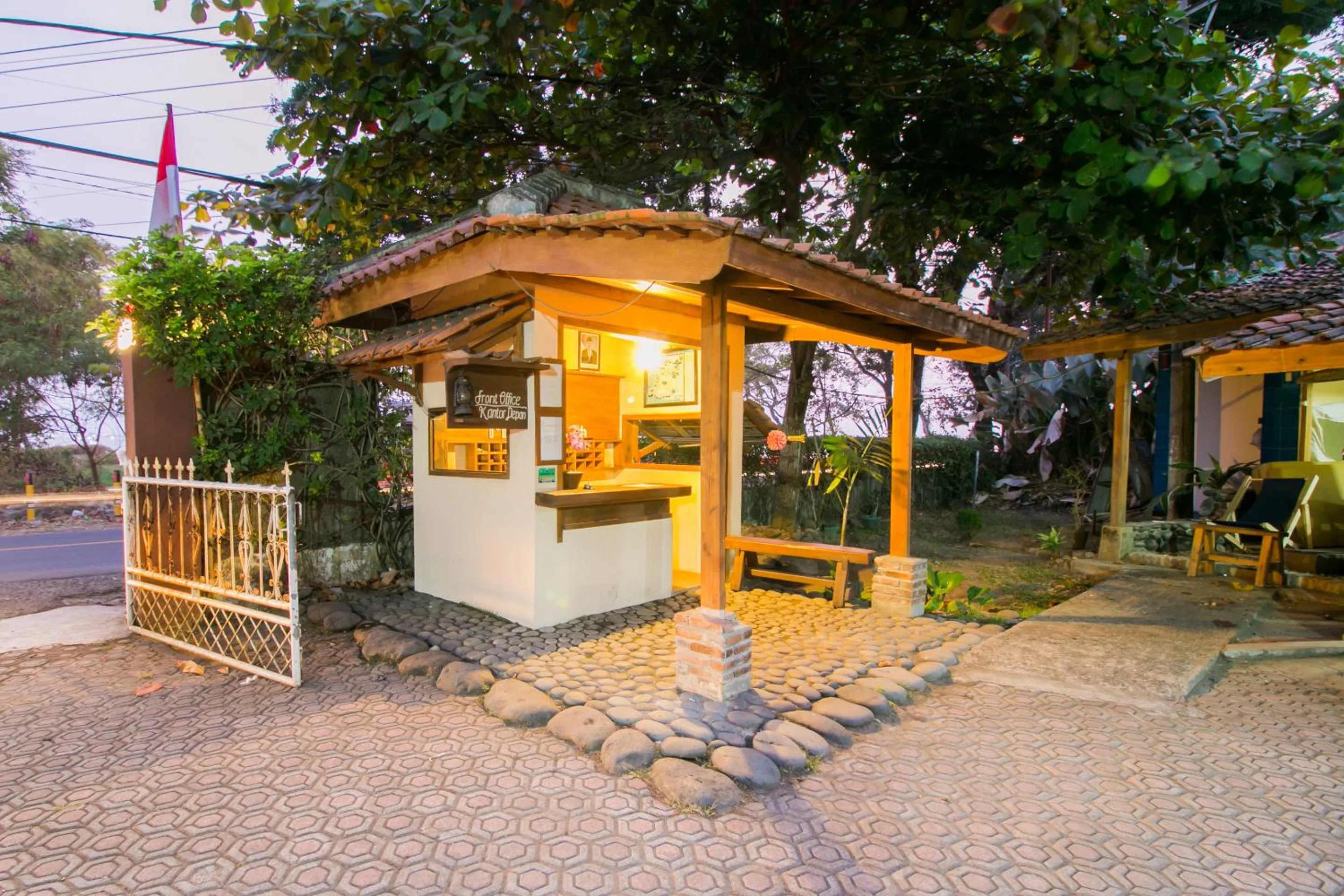 Lobby or reception in RedDoorz @ Pantai Pelabuhan Ratu 2
