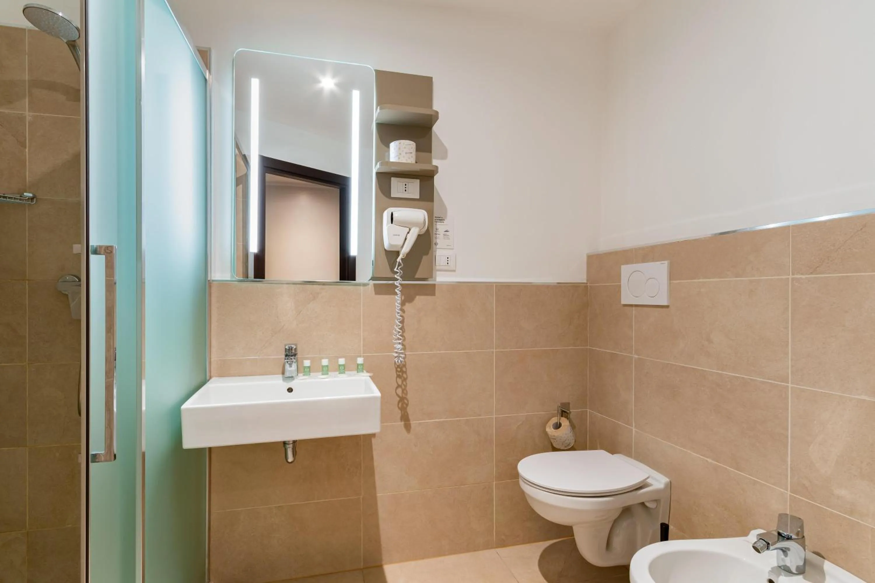 Bathroom in B&B Hotel Roma Pietralata Tiburtina