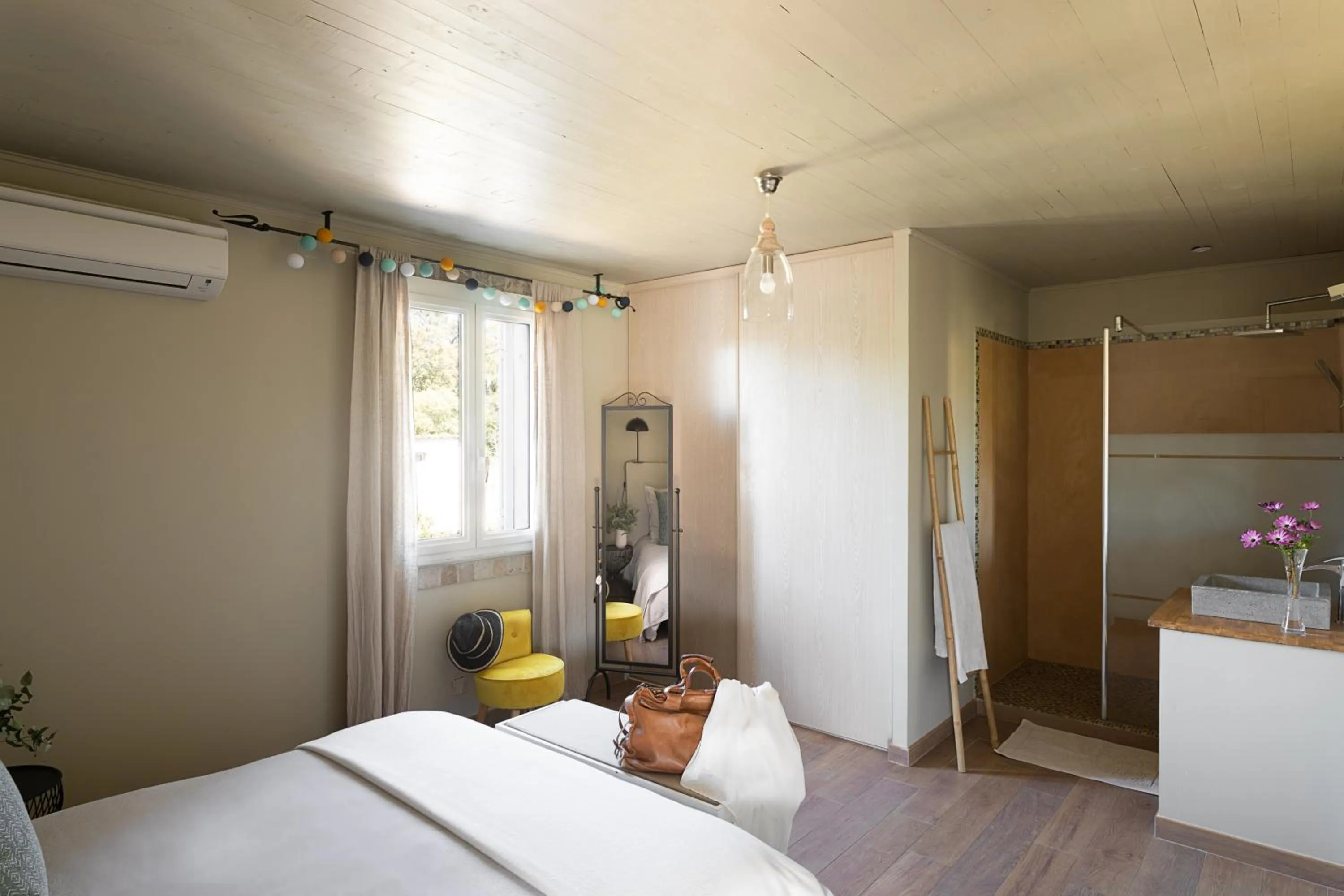 Bathroom, Bed in Résidence I Levri