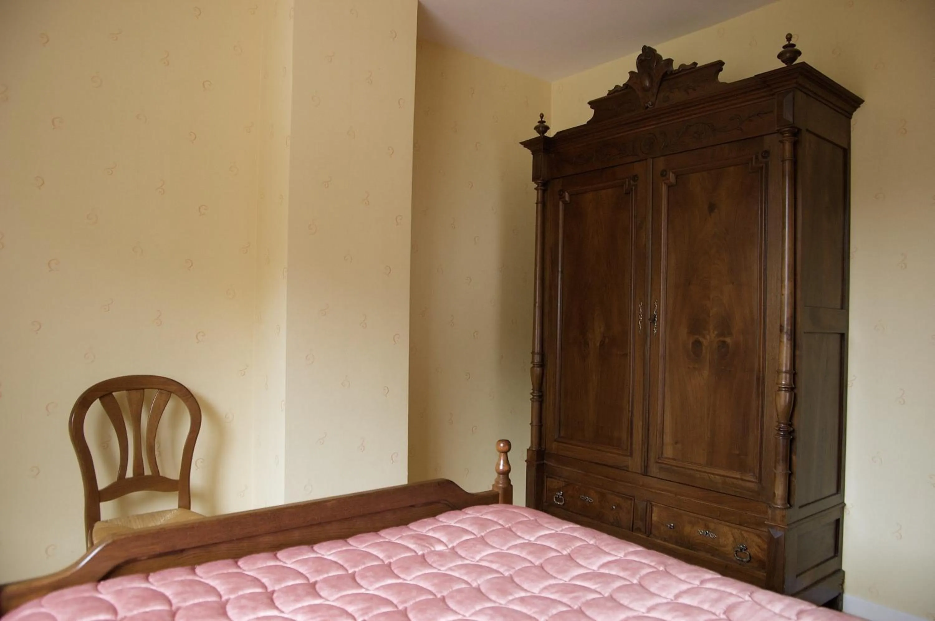 Bed in Hôtel Ladagnous