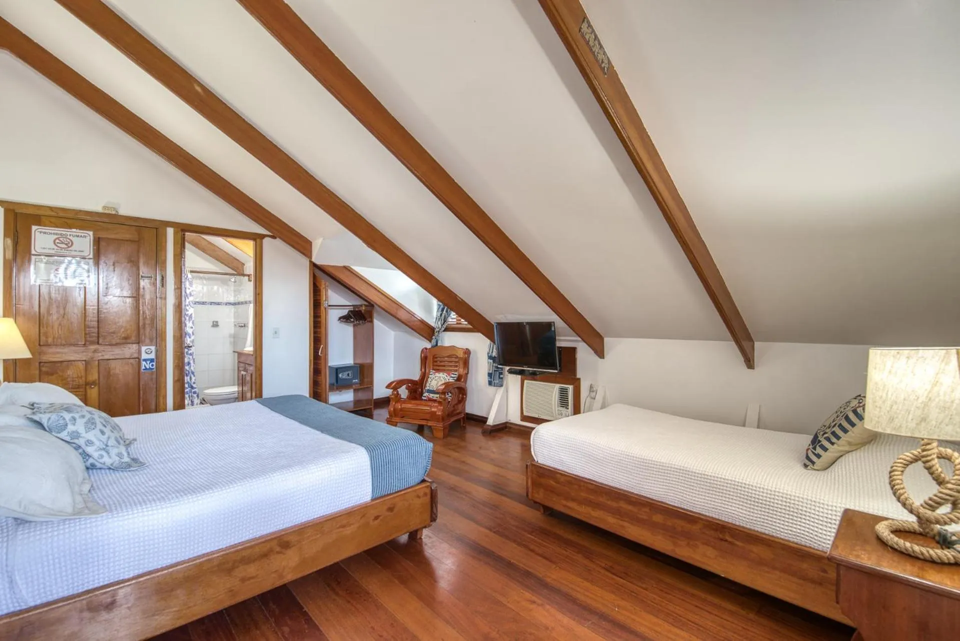 Photo of the whole room, Bed in Hotel Bocas del Toro