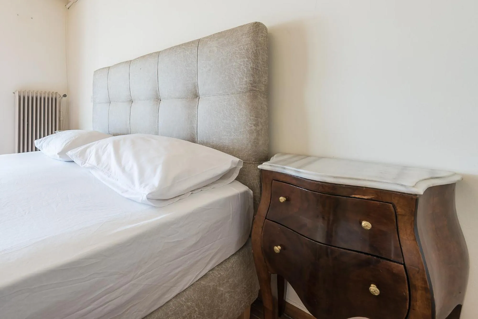 Bed in Victoria Capitan Apartments