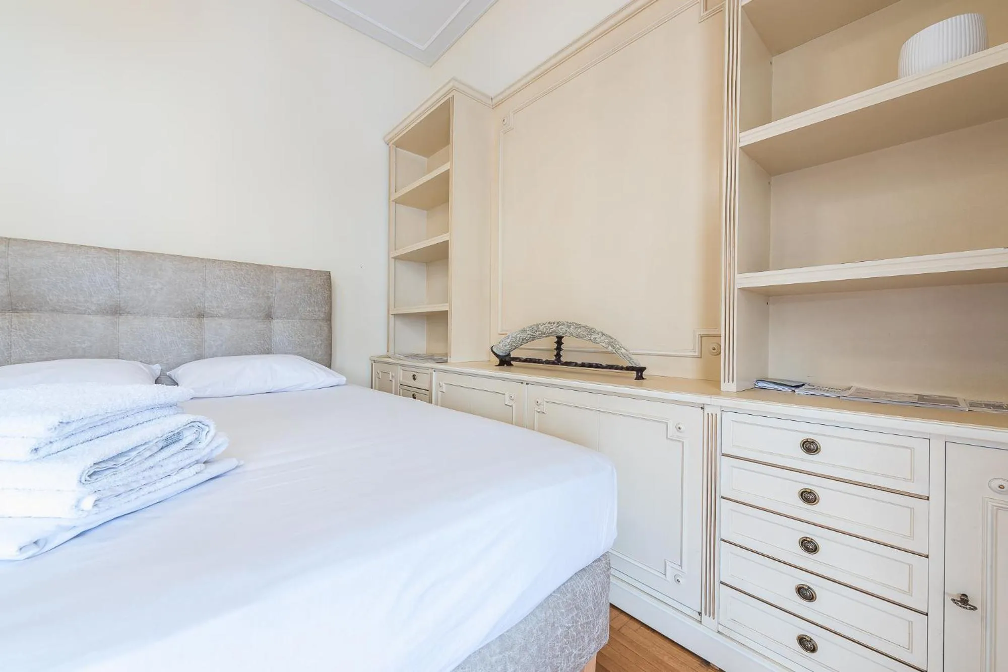 Bed in Victoria Capitan Apartments