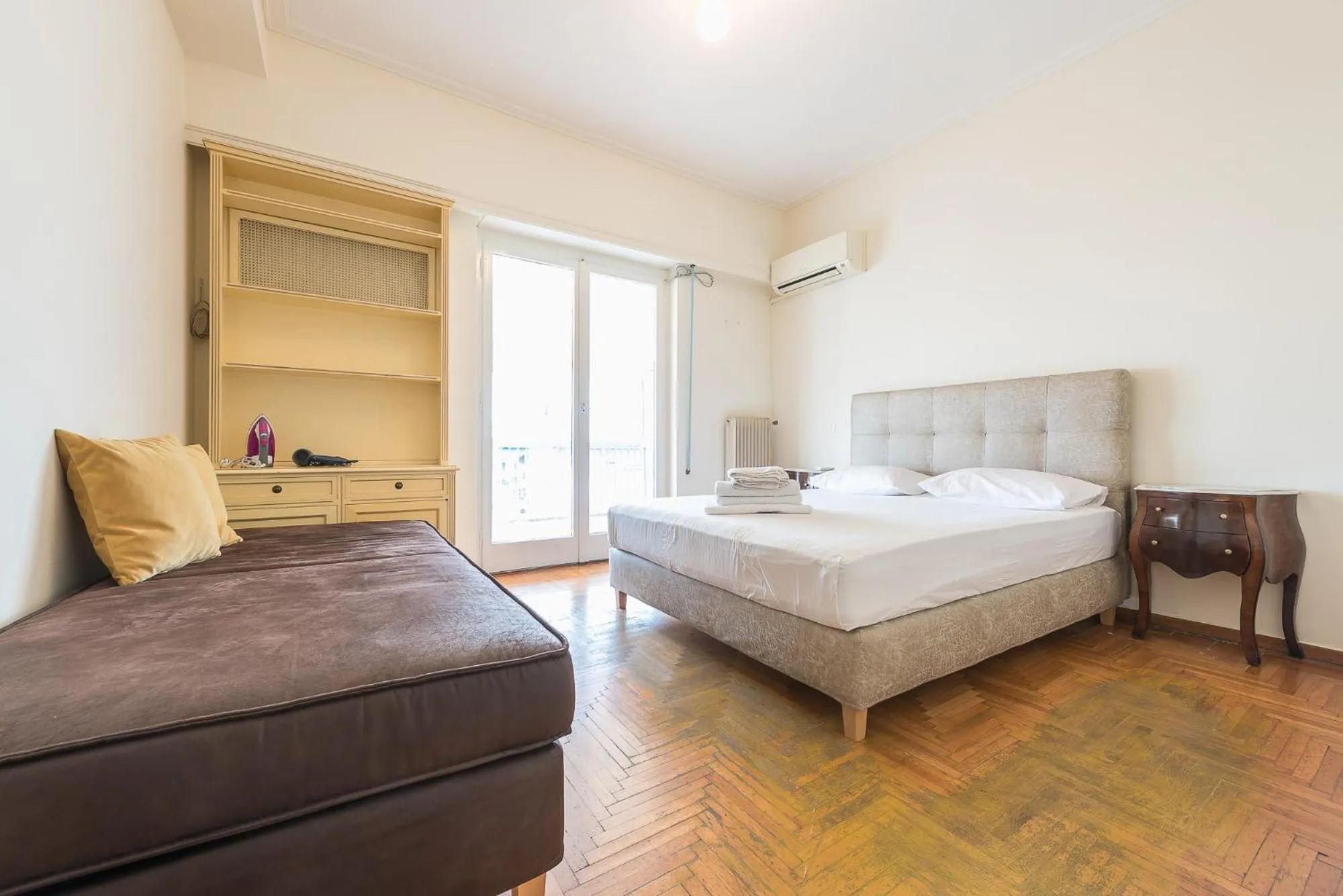 Bed in Victoria Capitan Apartments