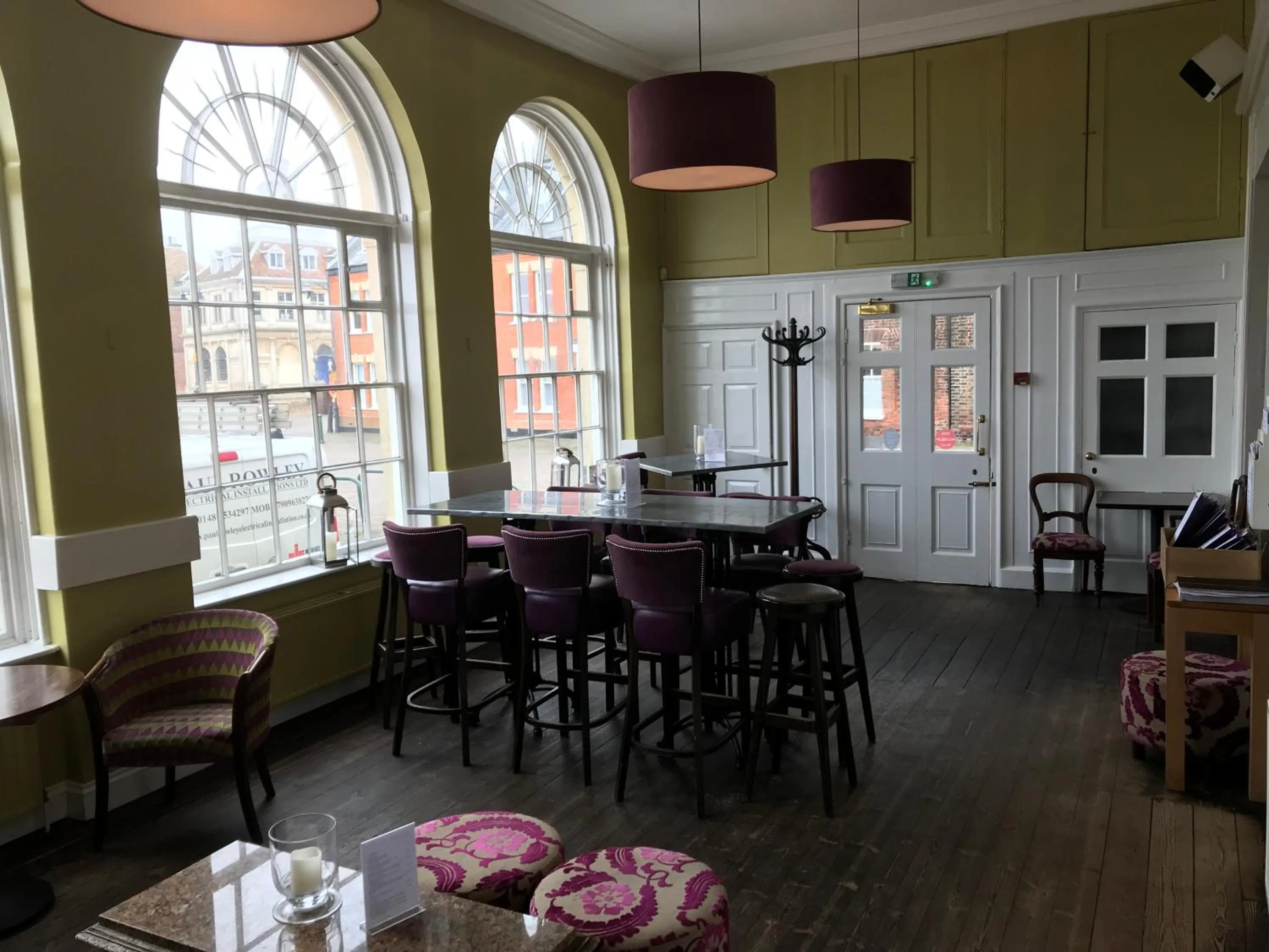 Restaurant/places to eat in Bank House