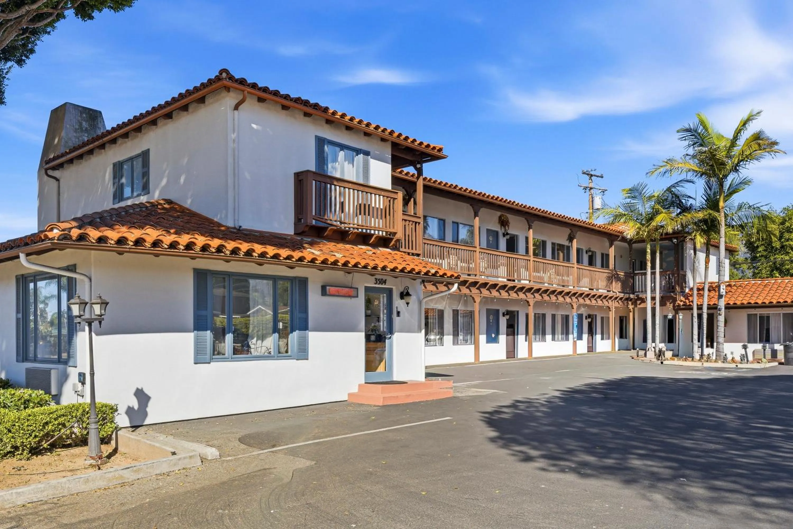Property building in Sunset Motel